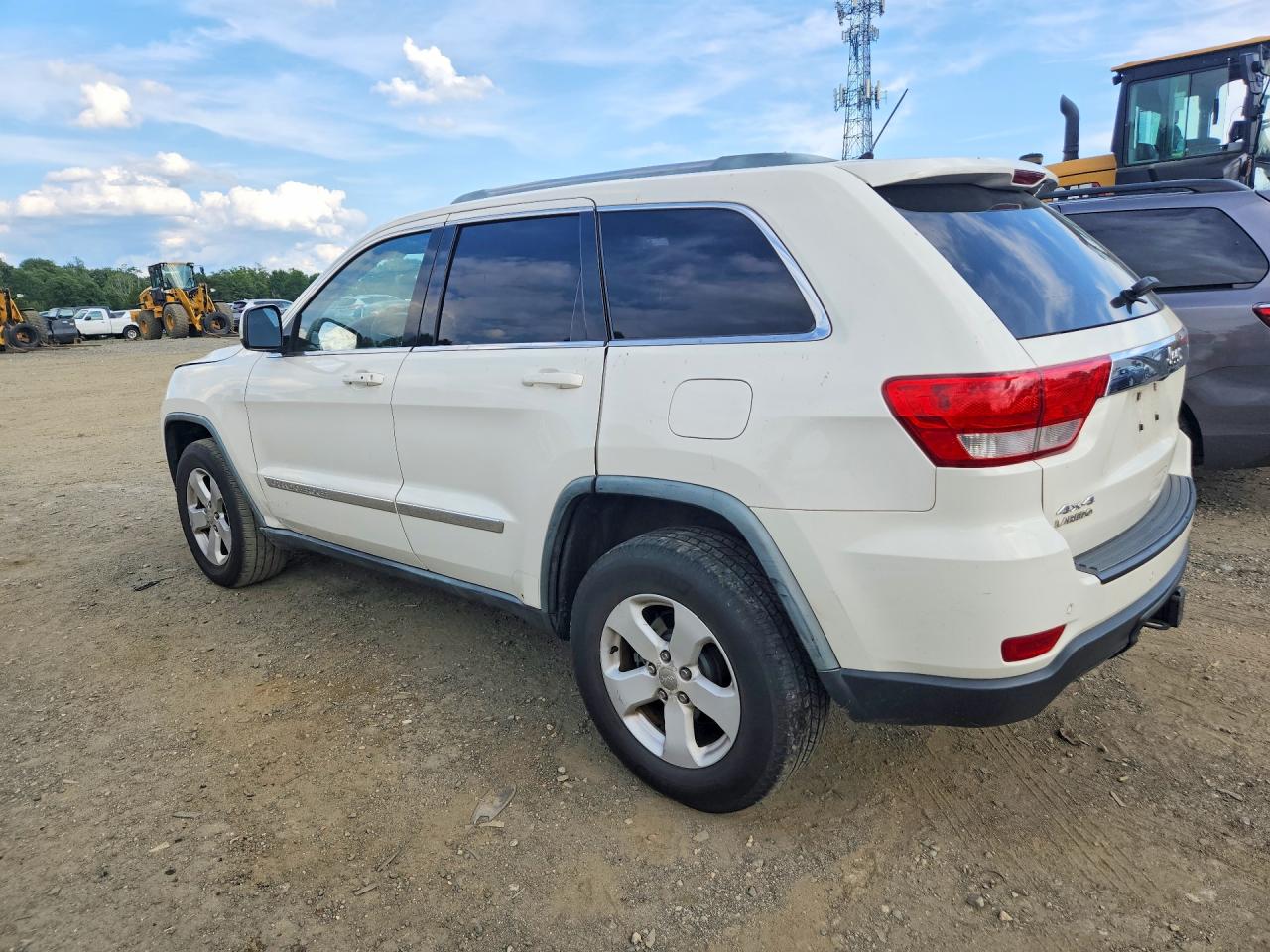 2011 Jeep Grand Cherokee Laredo White vin: 1J4RR4GG7BC544448