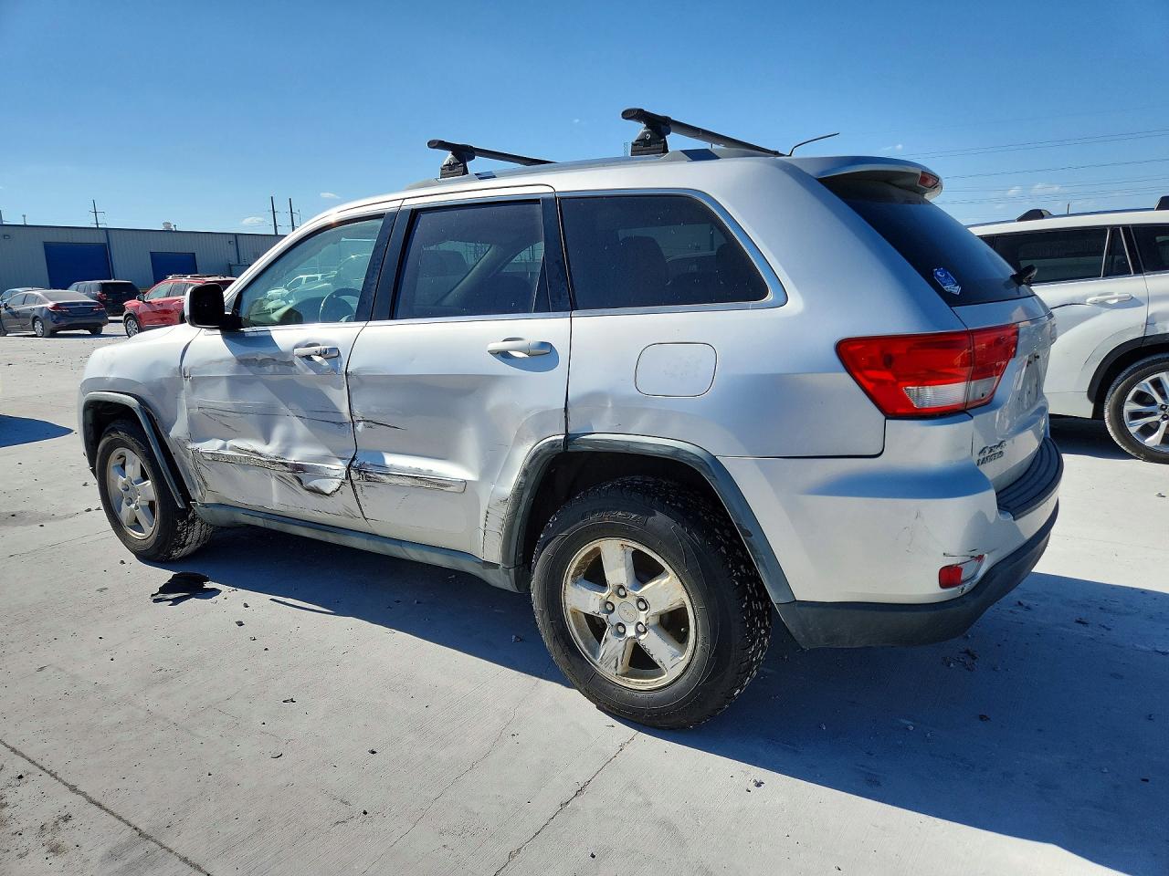 2011 Jeep Grand Cherokee Laredo Серебряный vin: 1J4RR4GG7BC553117