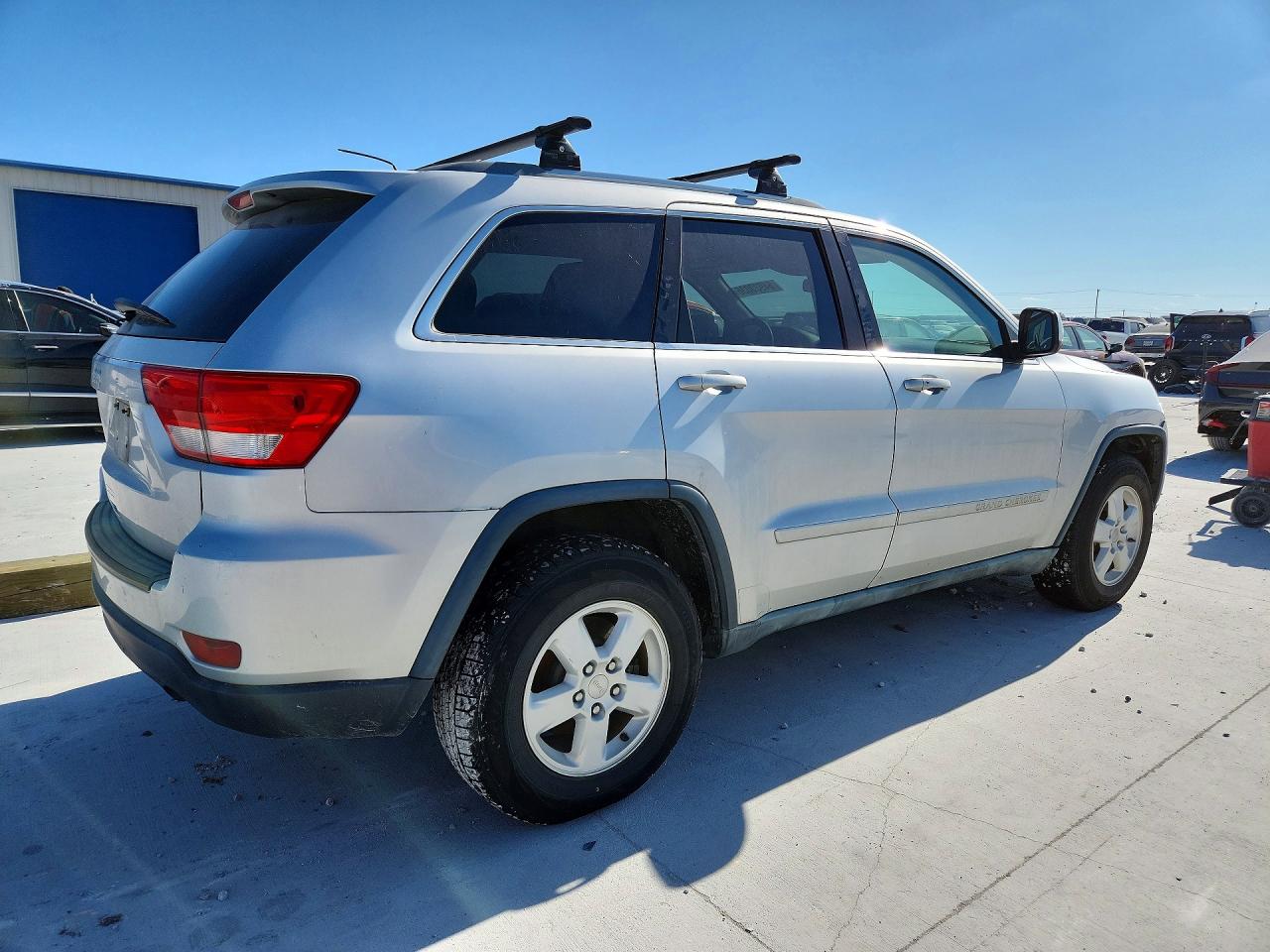2011 Jeep Grand Cherokee Laredo Серебряный vin: 1J4RR4GG7BC553117