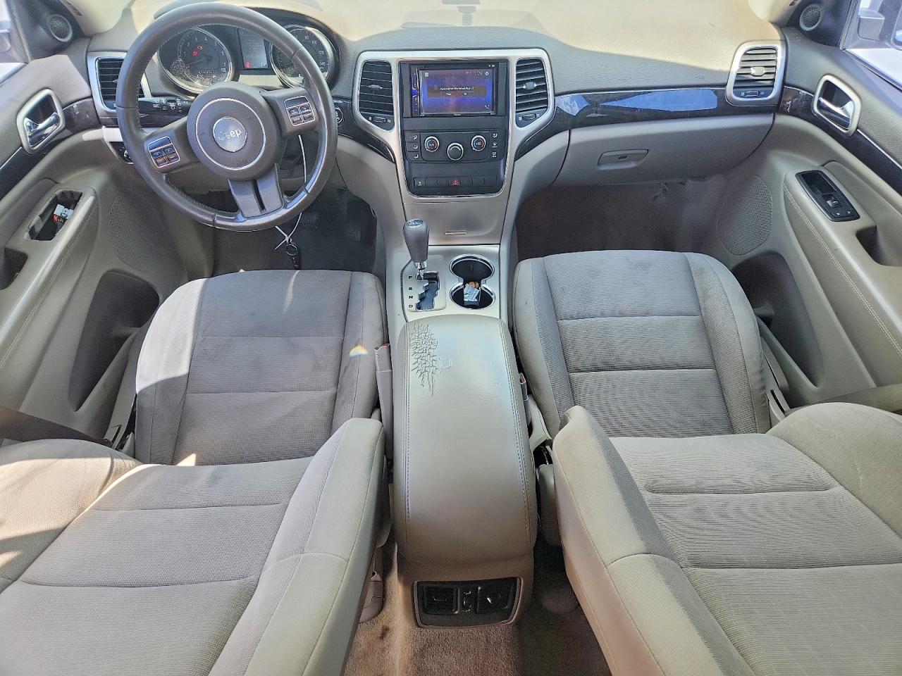 2011 Jeep Grand Cherokee Laredo Серебряный vin: 1J4RR4GG7BC577076