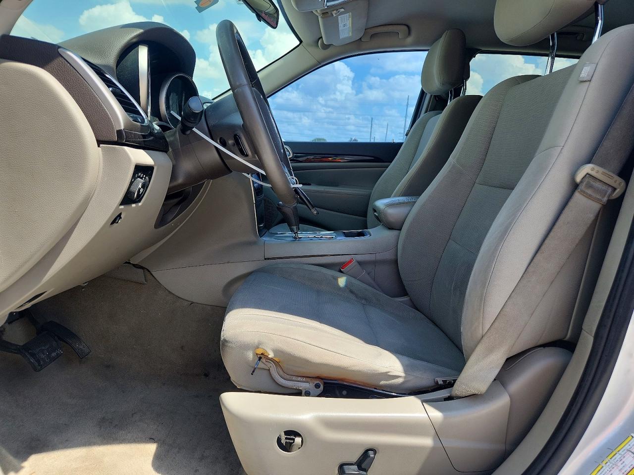 2011 Jeep Grand Cherokee Laredo Серебряный vin: 1J4RR4GG7BC577076