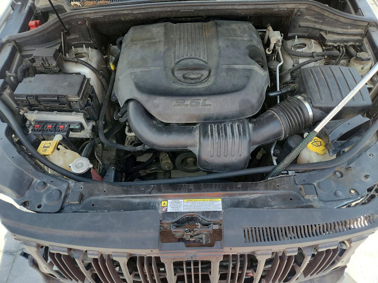 2011 Jeep Grand Cherokee Laredo Серебряный vin: 1J4RR4GG7BC577076