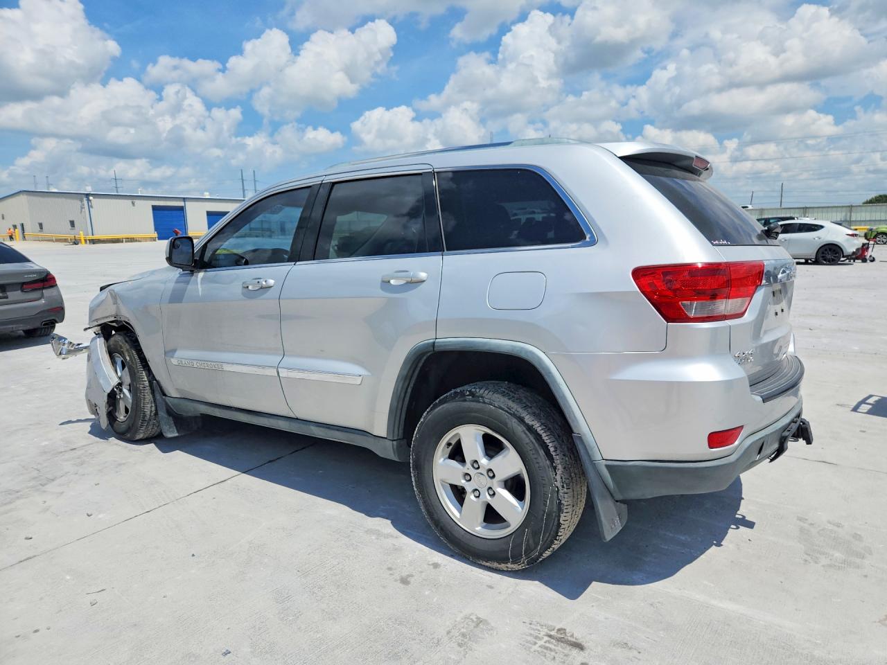2011 Jeep Grand Cherokee Laredo Серебряный vin: 1J4RR4GG7BC577076