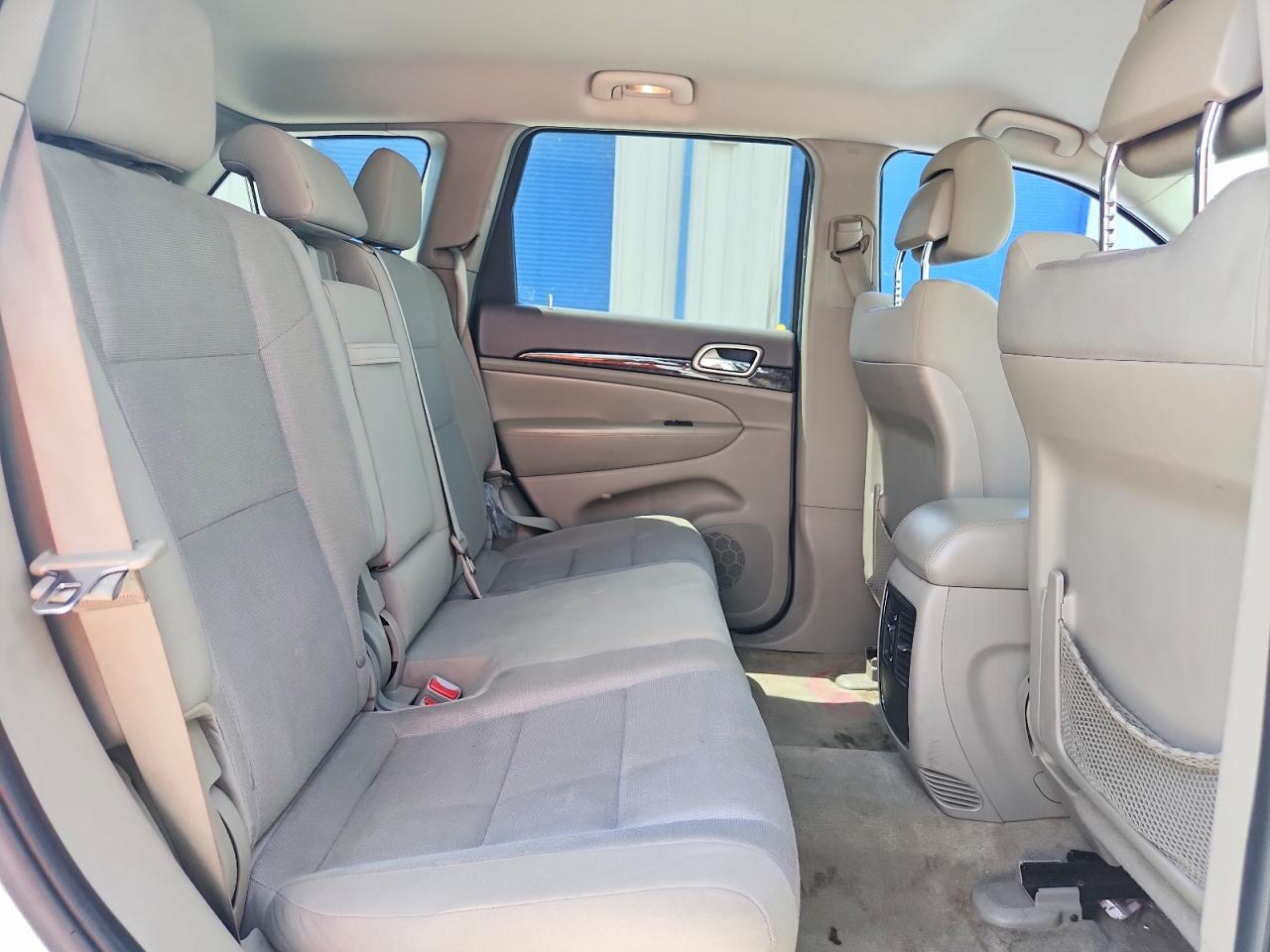 2011 Jeep Grand Cherokee Laredo Серебряный vin: 1J4RR4GG7BC577076