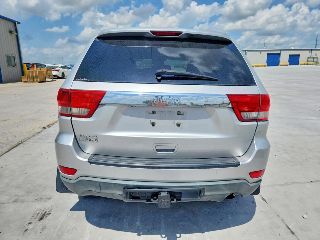 2011 Jeep Grand Cherokee Laredo Серебряный vin: 1J4RR4GG7BC577076
