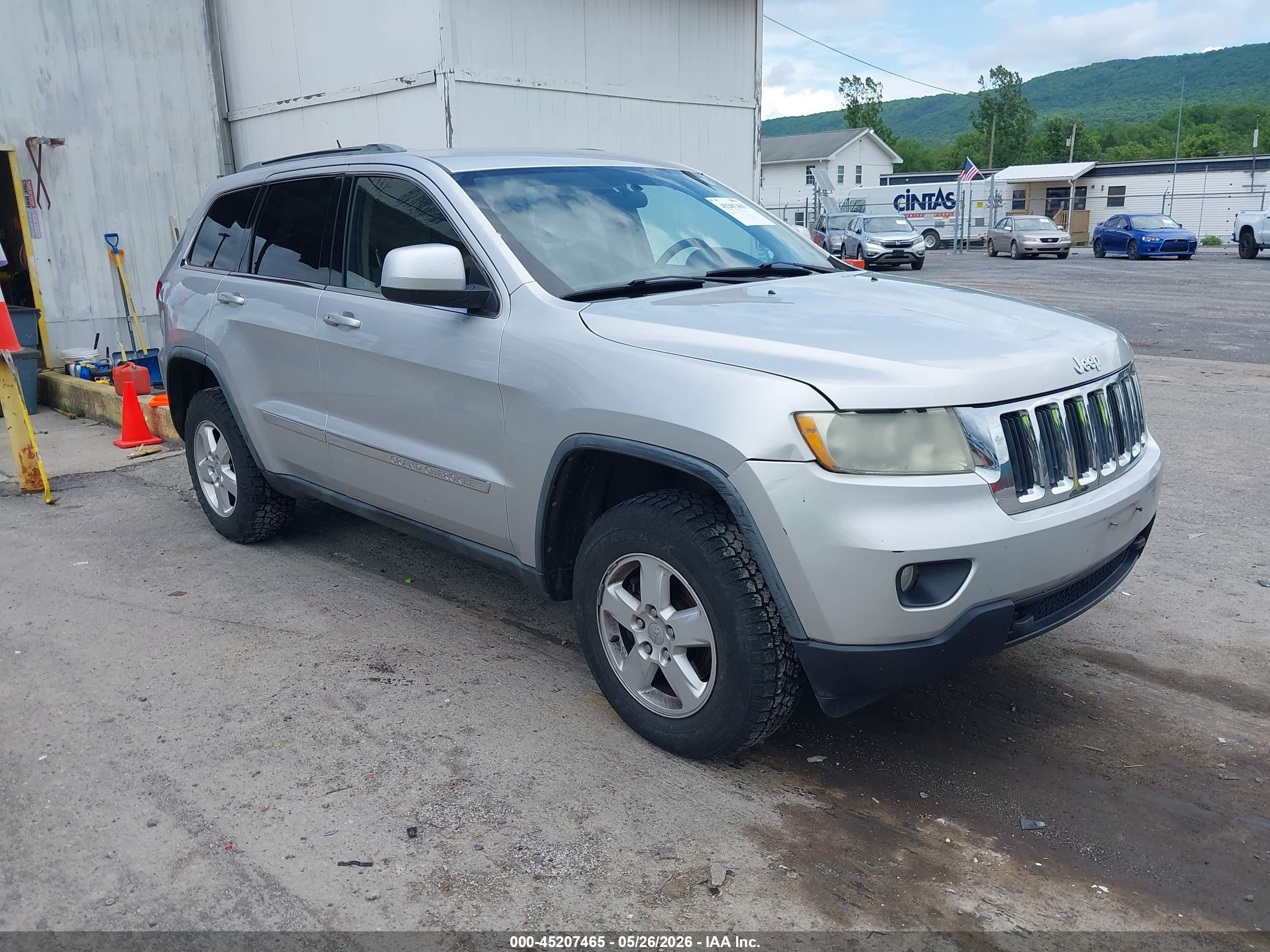 2011 Jeep Grand Cherokee Laredo Silver vin: 1J4RR4GG7BC671510