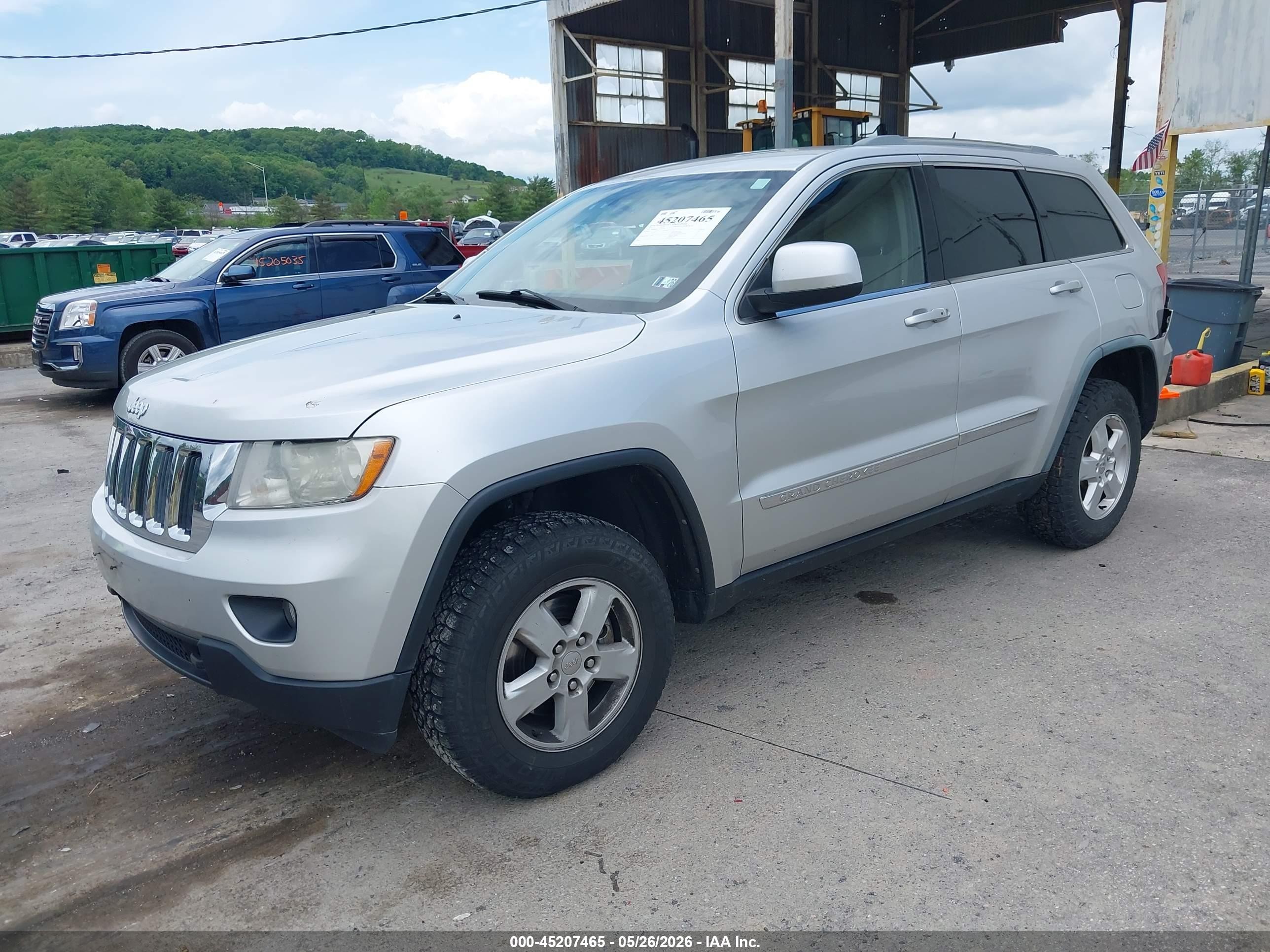 2011 Jeep Grand Cherokee Laredo Silver vin: 1J4RR4GG7BC671510