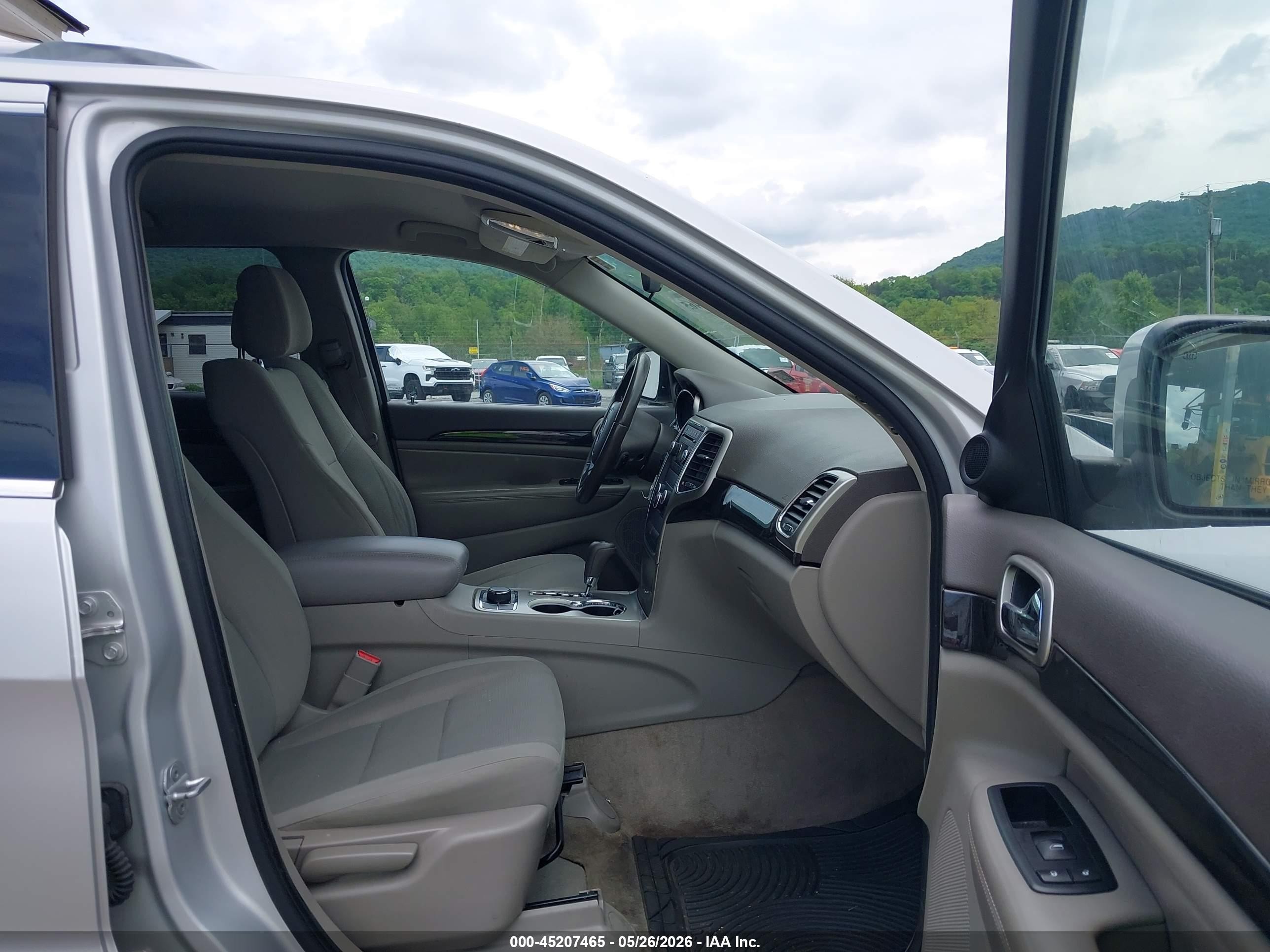 2011 Jeep Grand Cherokee Laredo Silver vin: 1J4RR4GG7BC671510