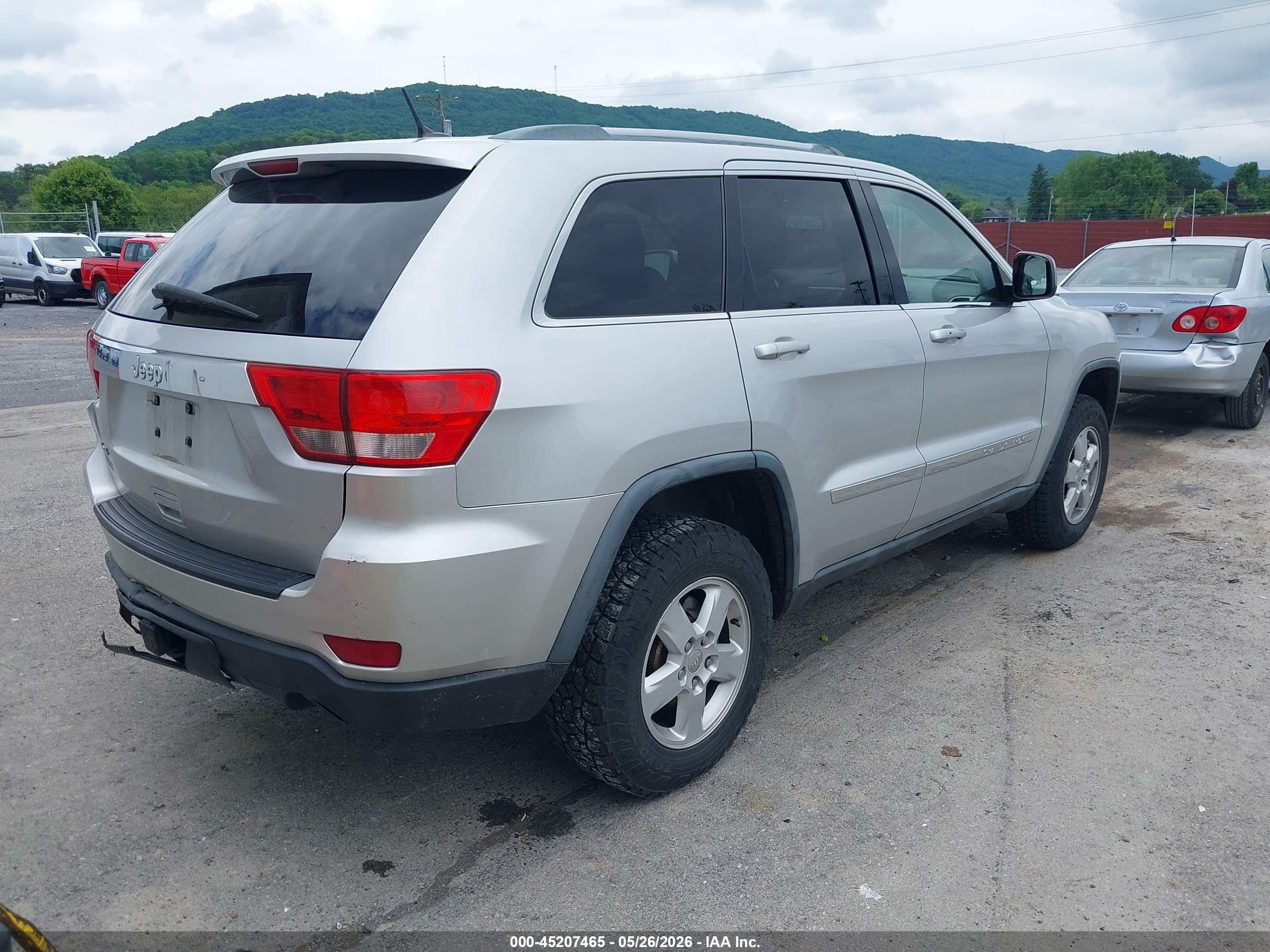 2011 Jeep Grand Cherokee Laredo Silver vin: 1J4RR4GG7BC671510