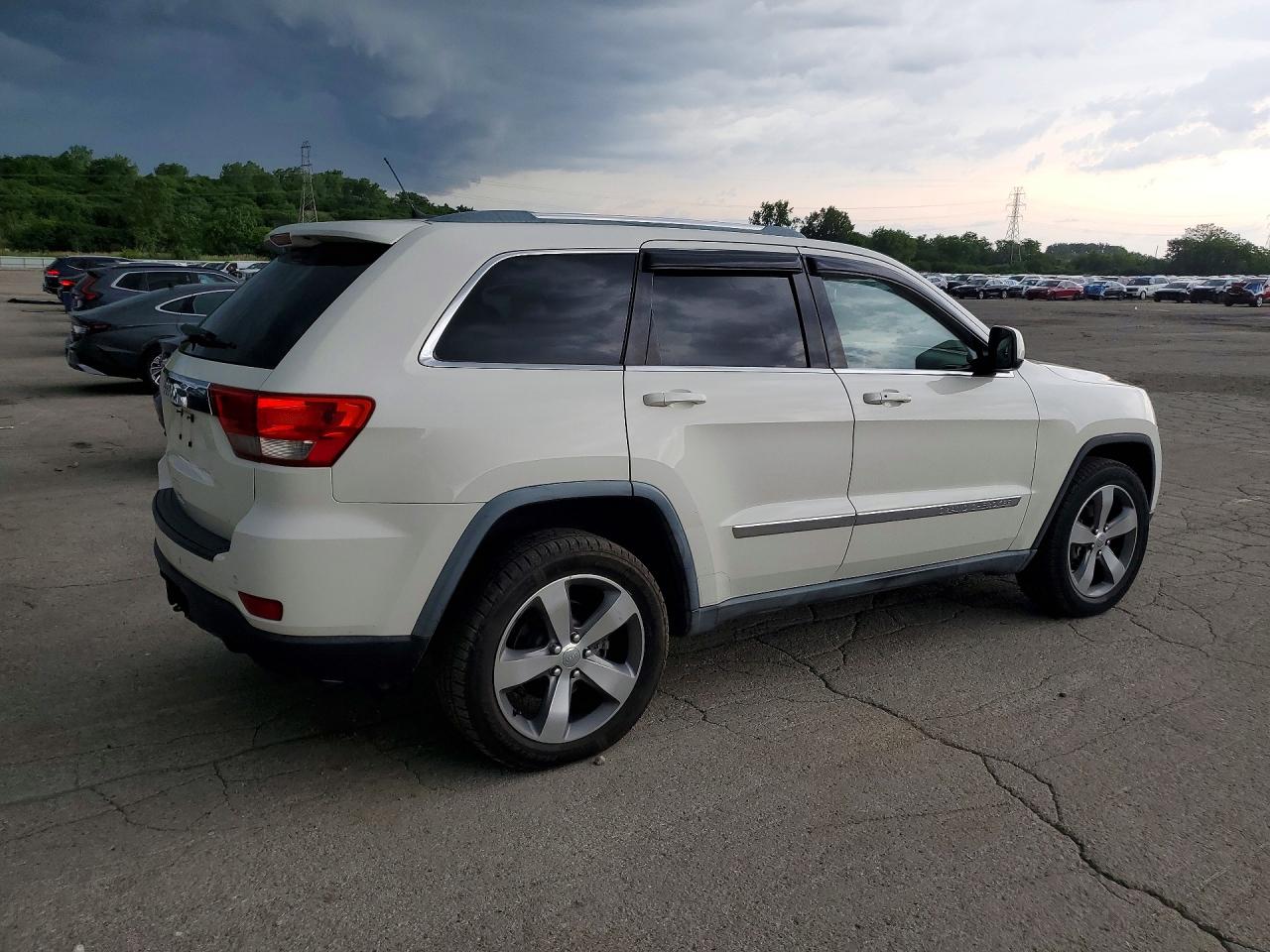 2011 Jeep Grand Cherokee Laredo White vin: 1J4RR4GG7BC673063