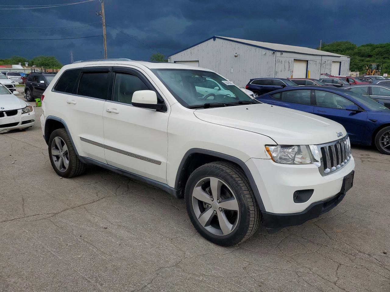 2011 Jeep Grand Cherokee Laredo White vin: 1J4RR4GG7BC673063