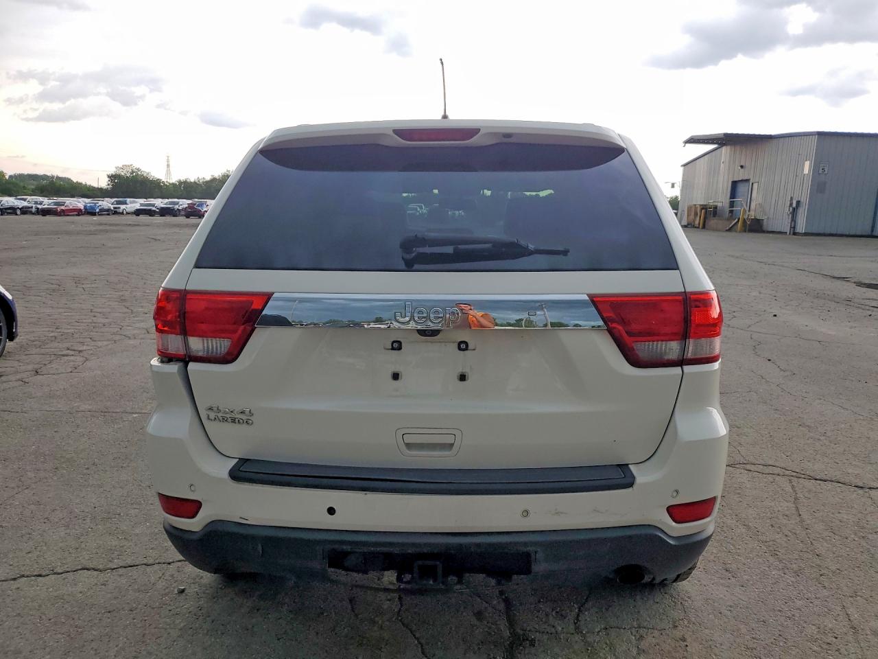 2011 Jeep Grand Cherokee Laredo White vin: 1J4RR4GG7BC673063