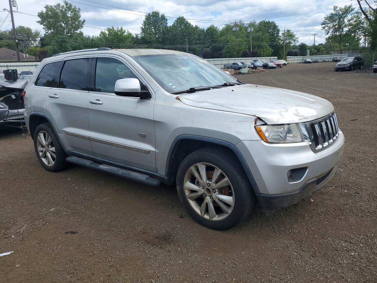 2011 Jeep Grand Cherokee Laredo Silver vin: 1J4RR4GG7BC678036