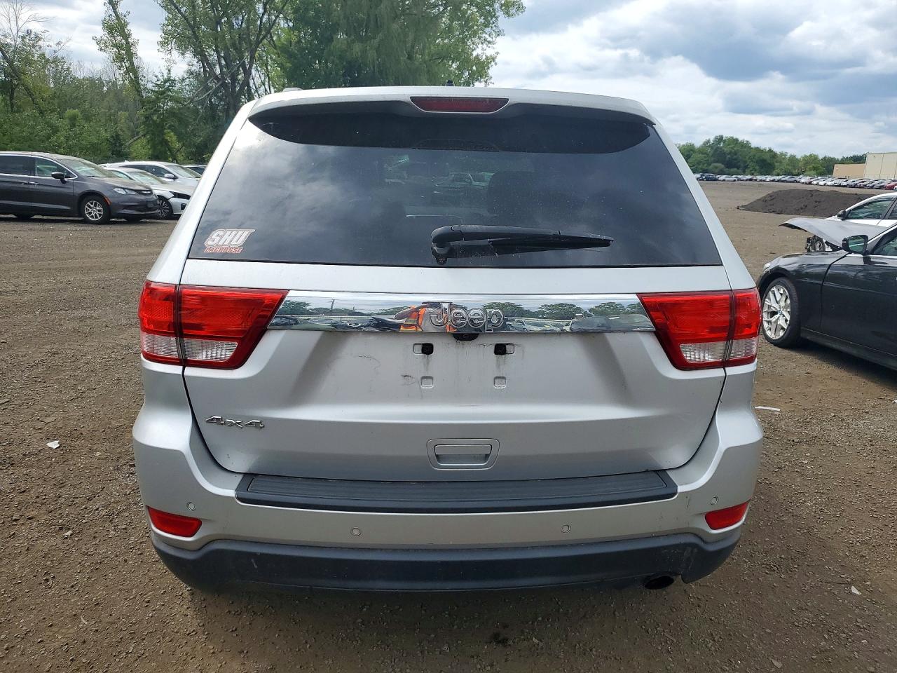 2011 Jeep Grand Cherokee Laredo Silver vin: 1J4RR4GG7BC678036