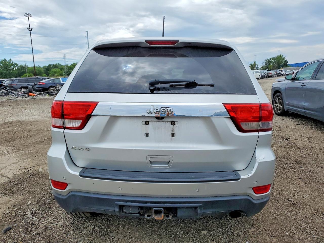 2011 Jeep Grand Cherokee Laredo Silver vin: 1J4RR4GG7BC678683