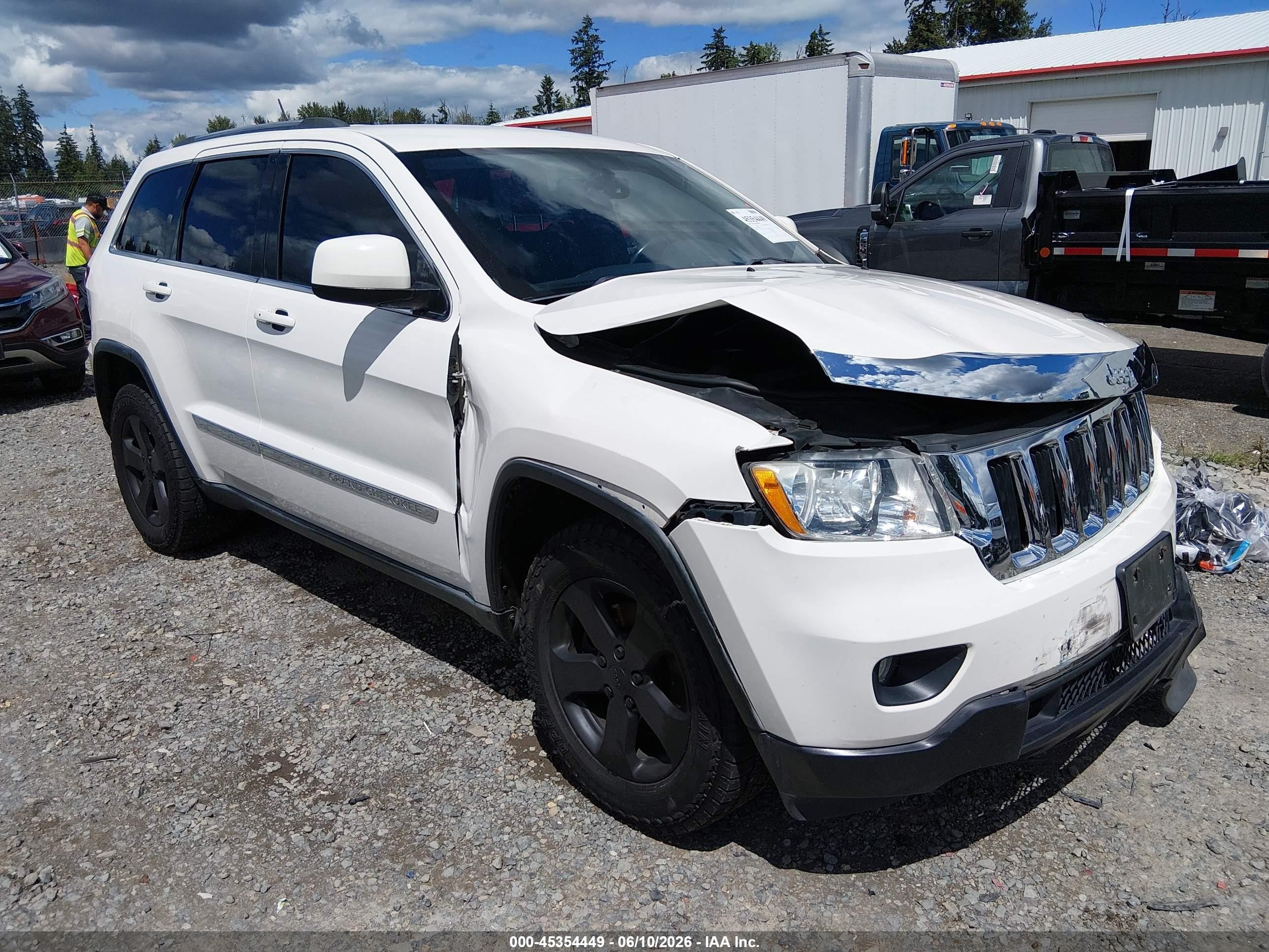 2011 Jeep Grand Cherokee Laredo White vin: 1J4RR4GG7BC737781