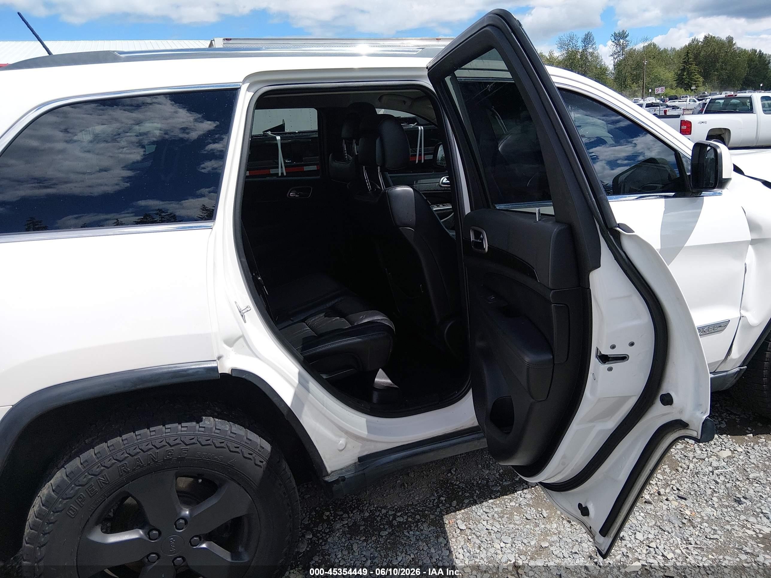 2011 Jeep Grand Cherokee Laredo Белый vin: 1J4RR4GG7BC737781