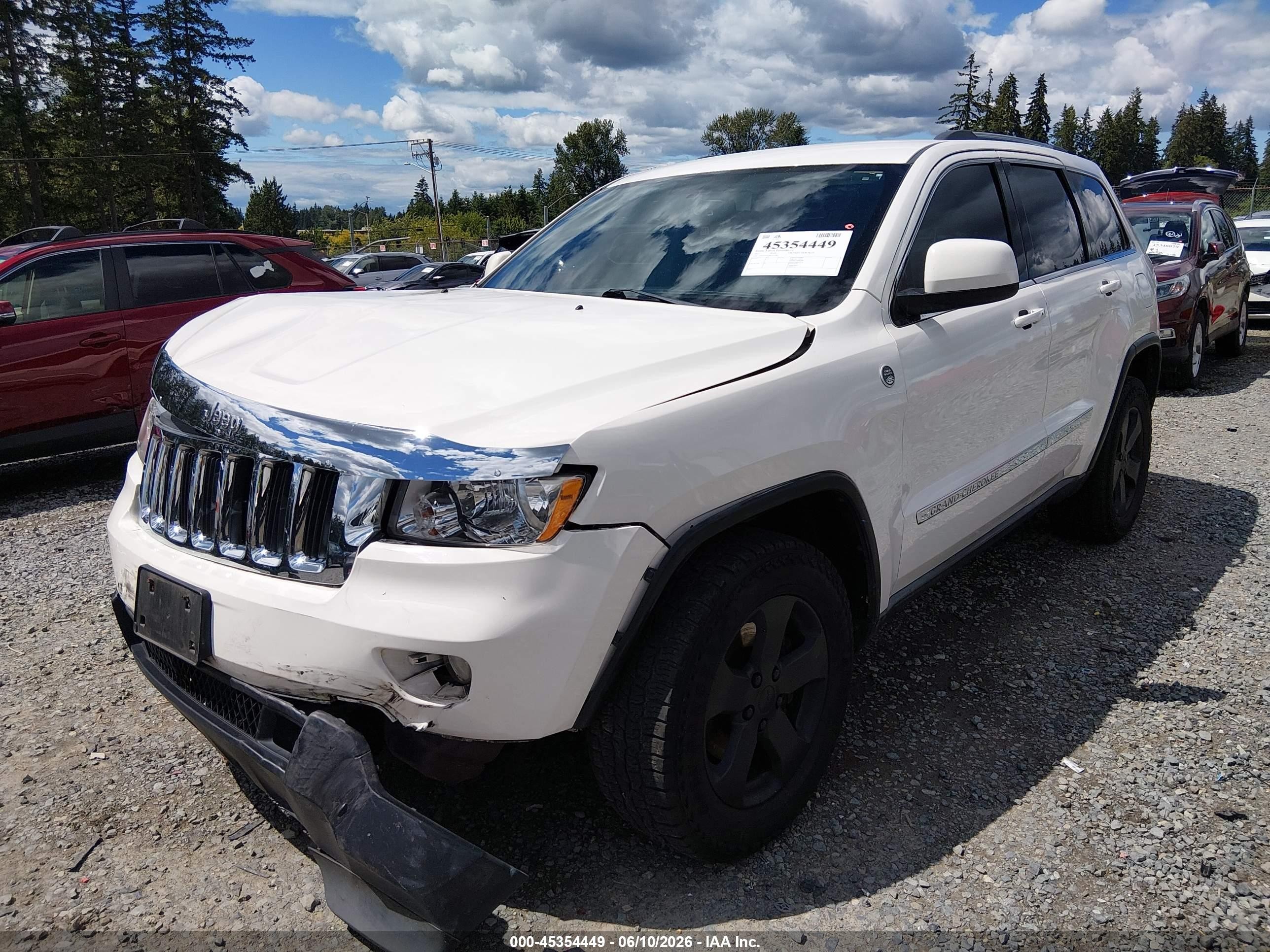 2011 Jeep Grand Cherokee Laredo Белый vin: 1J4RR4GG7BC737781