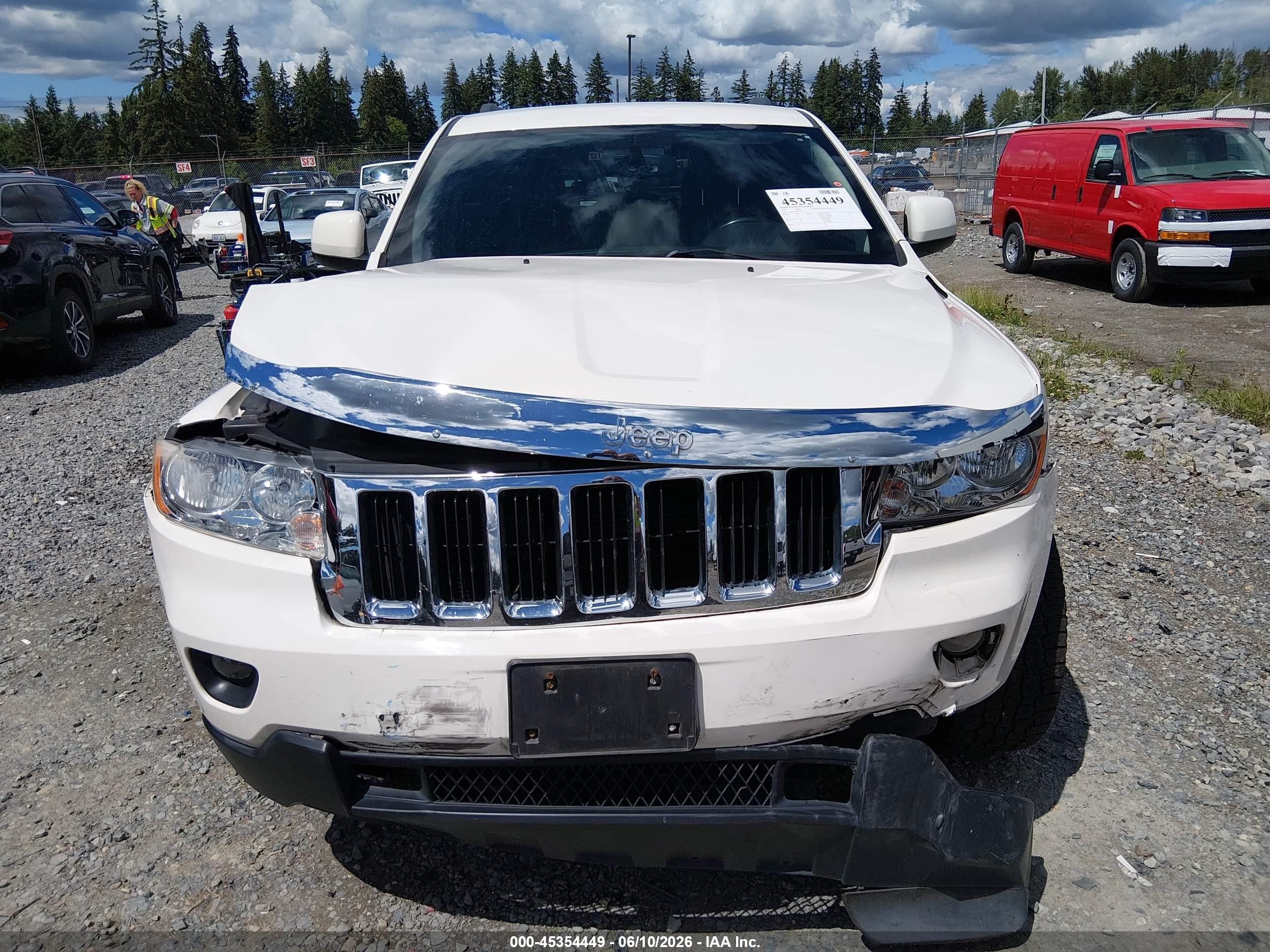 2011 Jeep Grand Cherokee Laredo Белый vin: 1J4RR4GG7BC737781