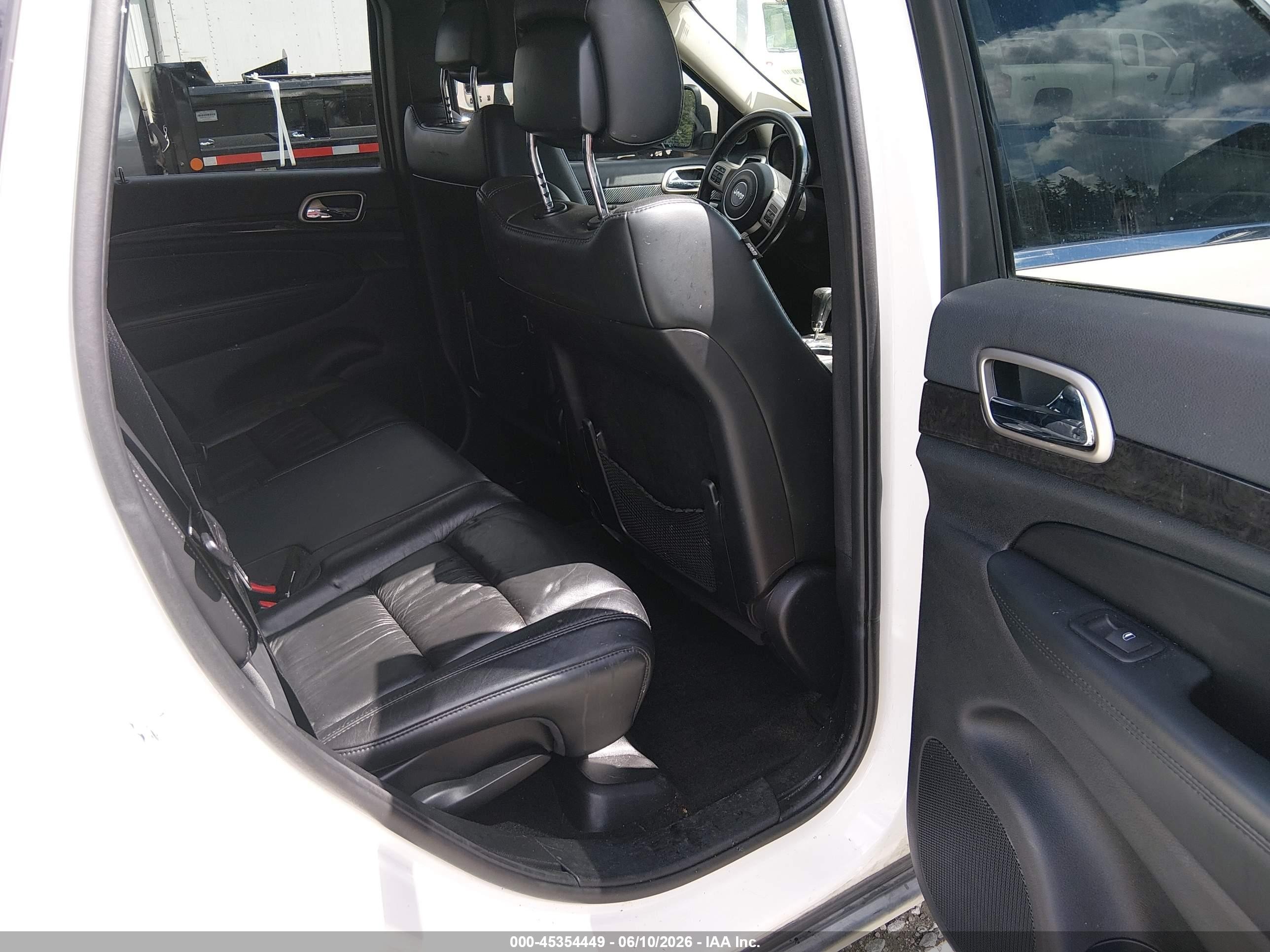 2011 Jeep Grand Cherokee Laredo Белый vin: 1J4RR4GG7BC737781