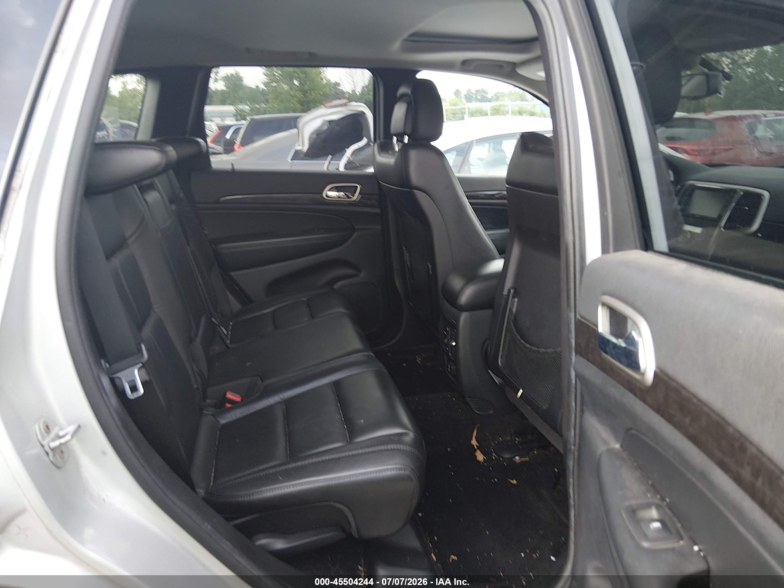 2011 Jeep Grand Cherokee Laredo Silver vin: 1J4RR4GG7BC738784