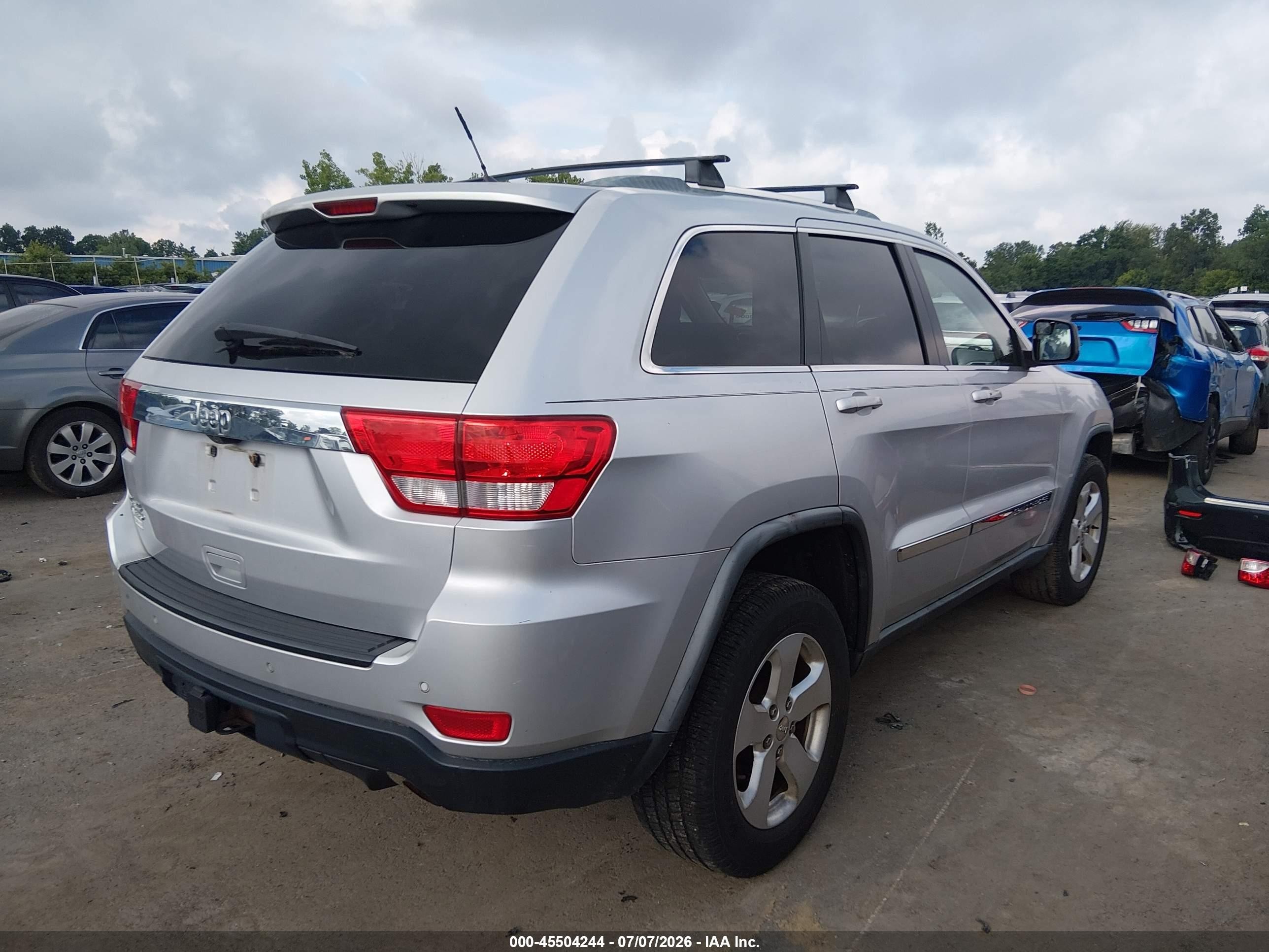 2011 Jeep Grand Cherokee Laredo Silver vin: 1J4RR4GG7BC738784