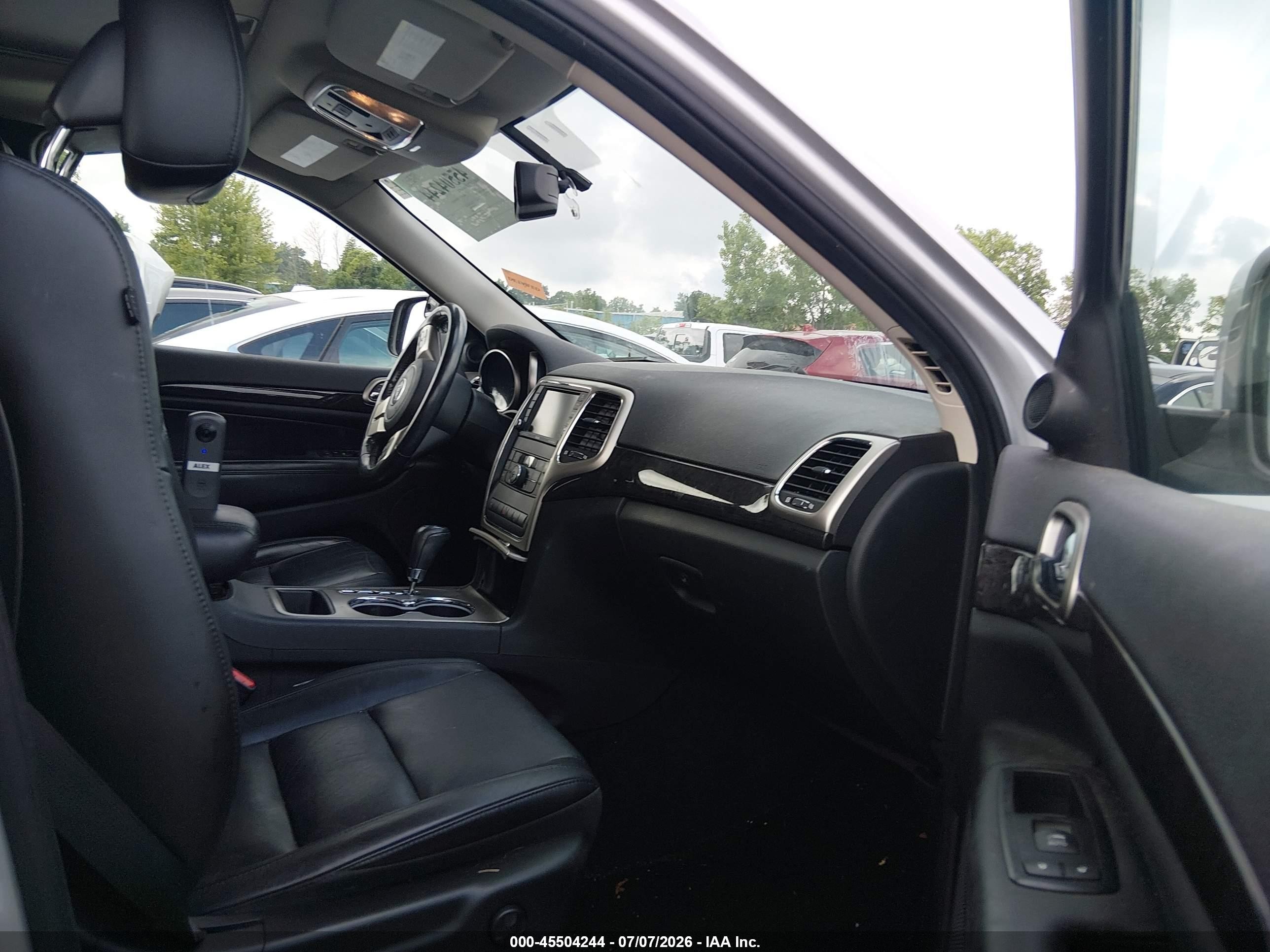 2011 Jeep Grand Cherokee Laredo Silver vin: 1J4RR4GG7BC738784