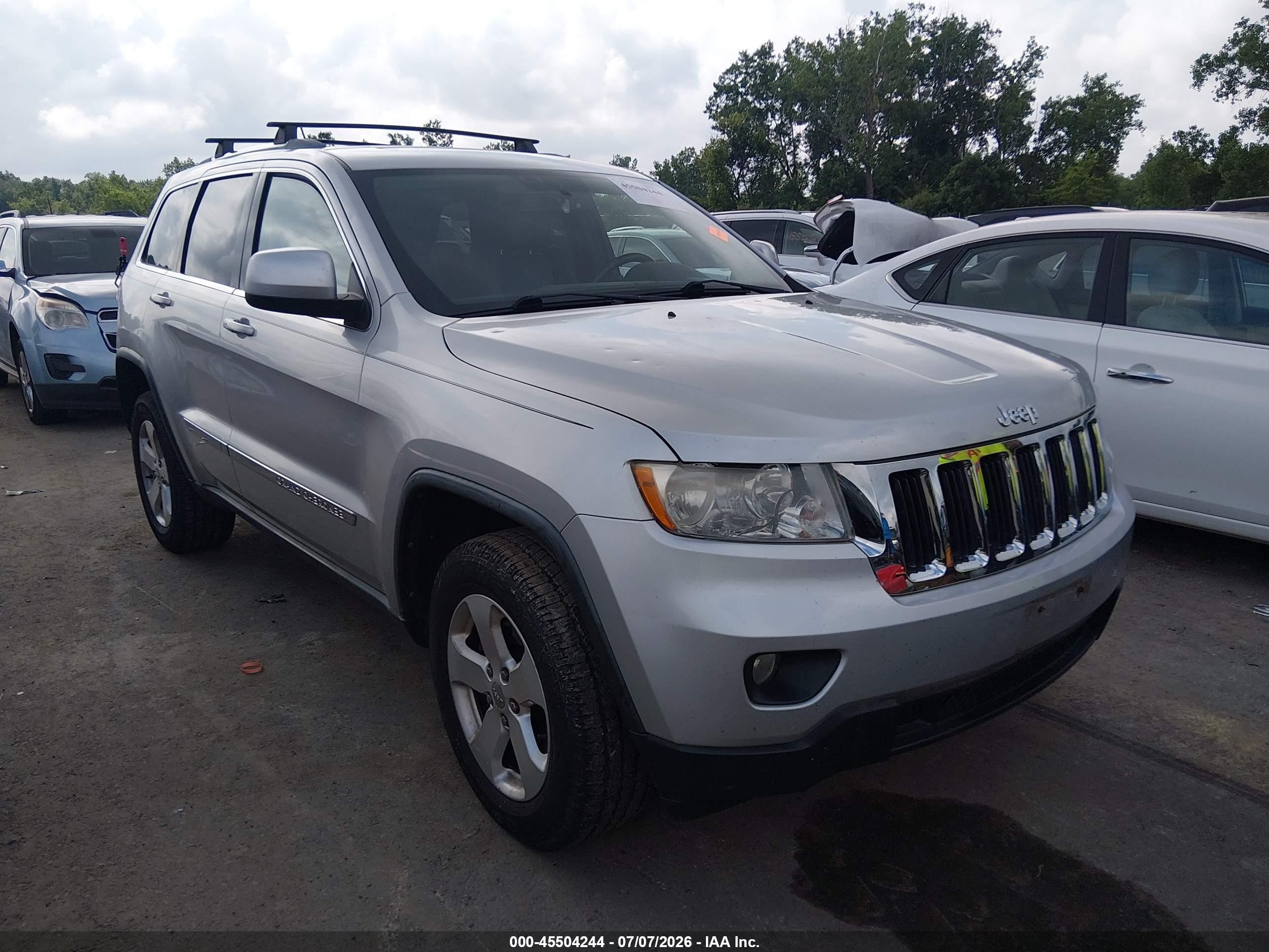 2011 Jeep Grand Cherokee Laredo Silver vin: 1J4RR4GG7BC738784