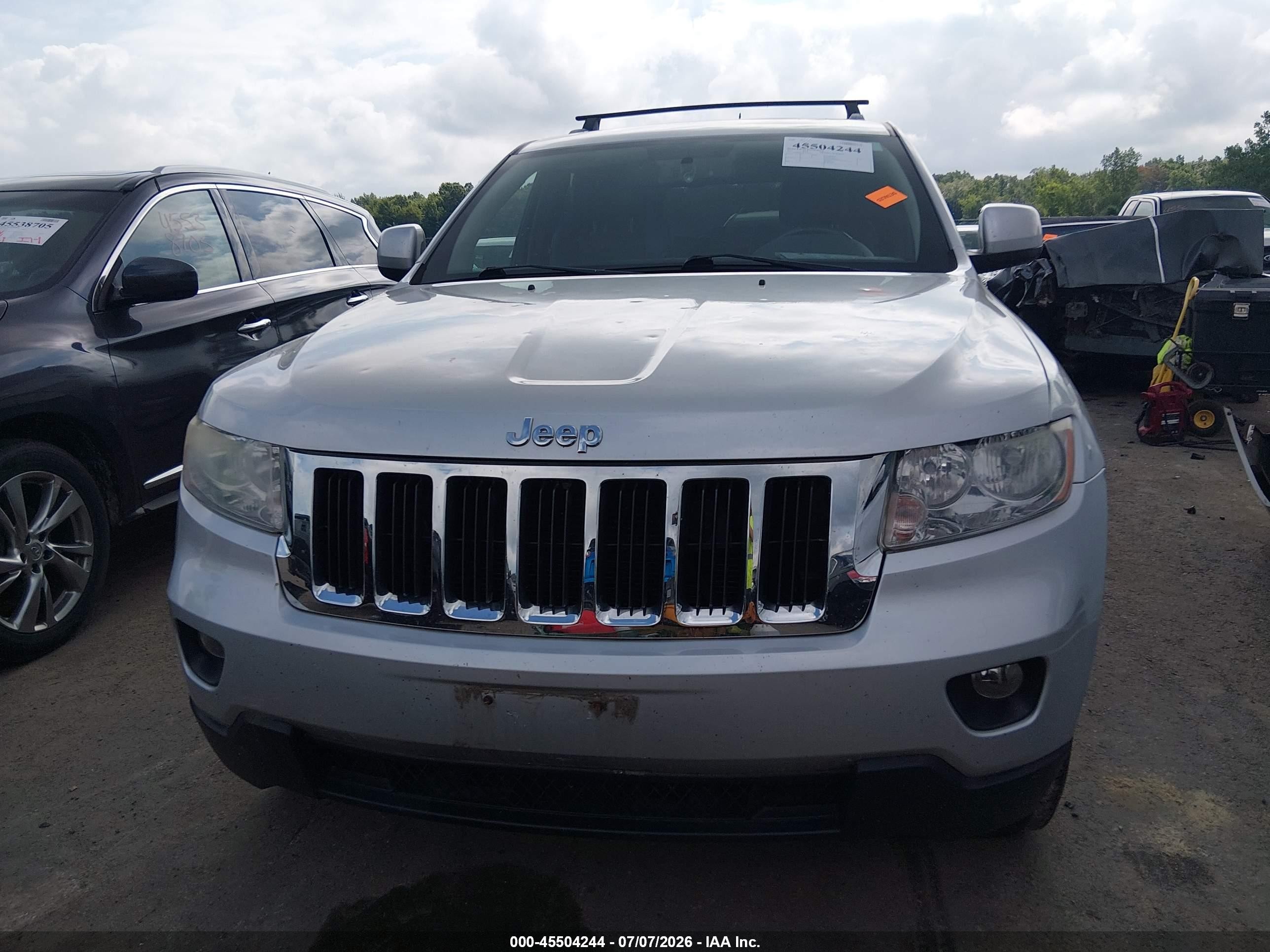 2011 Jeep Grand Cherokee Laredo Silver vin: 1J4RR4GG7BC738784