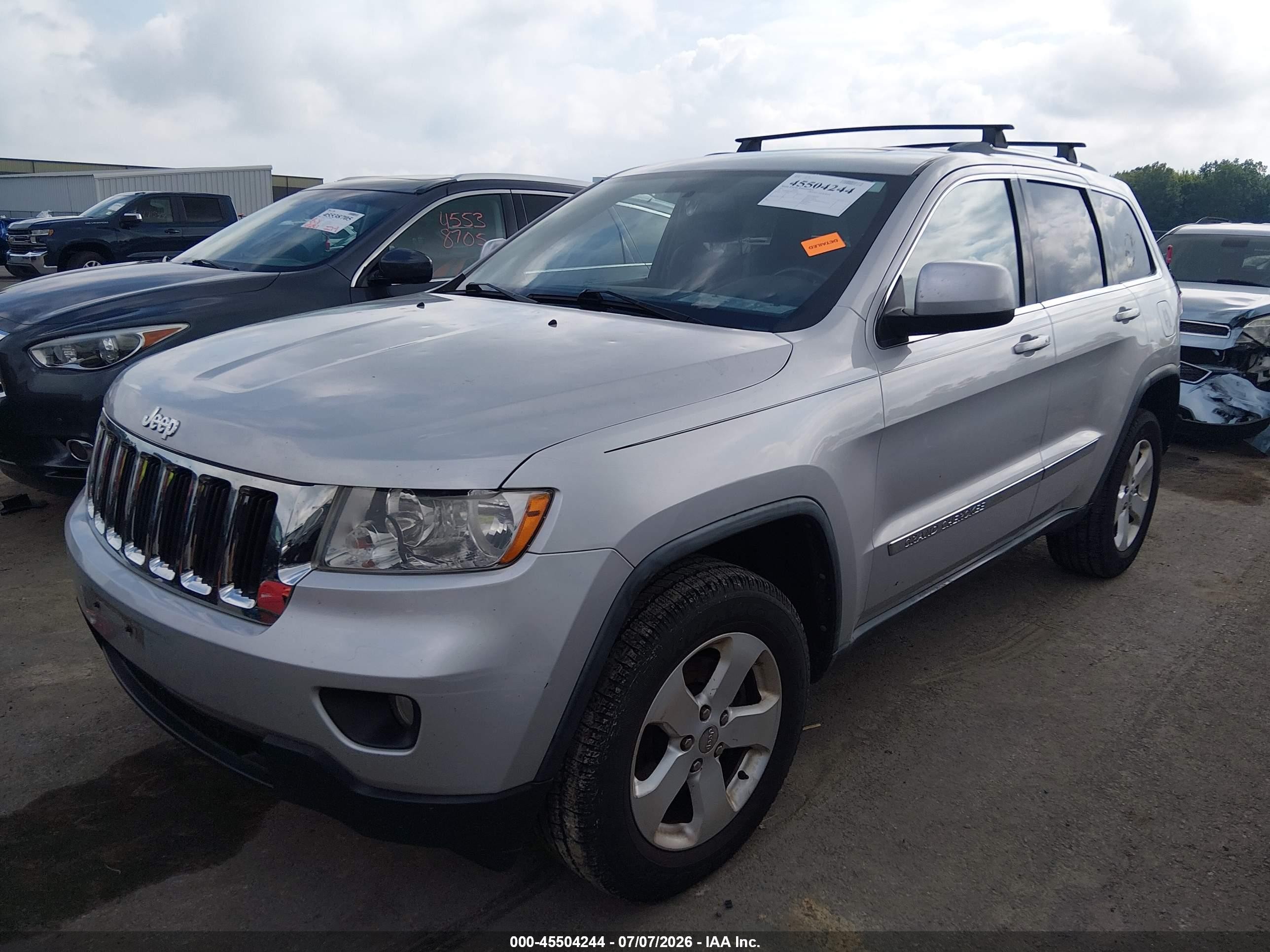2011 Jeep Grand Cherokee Laredo Silver vin: 1J4RR4GG7BC738784