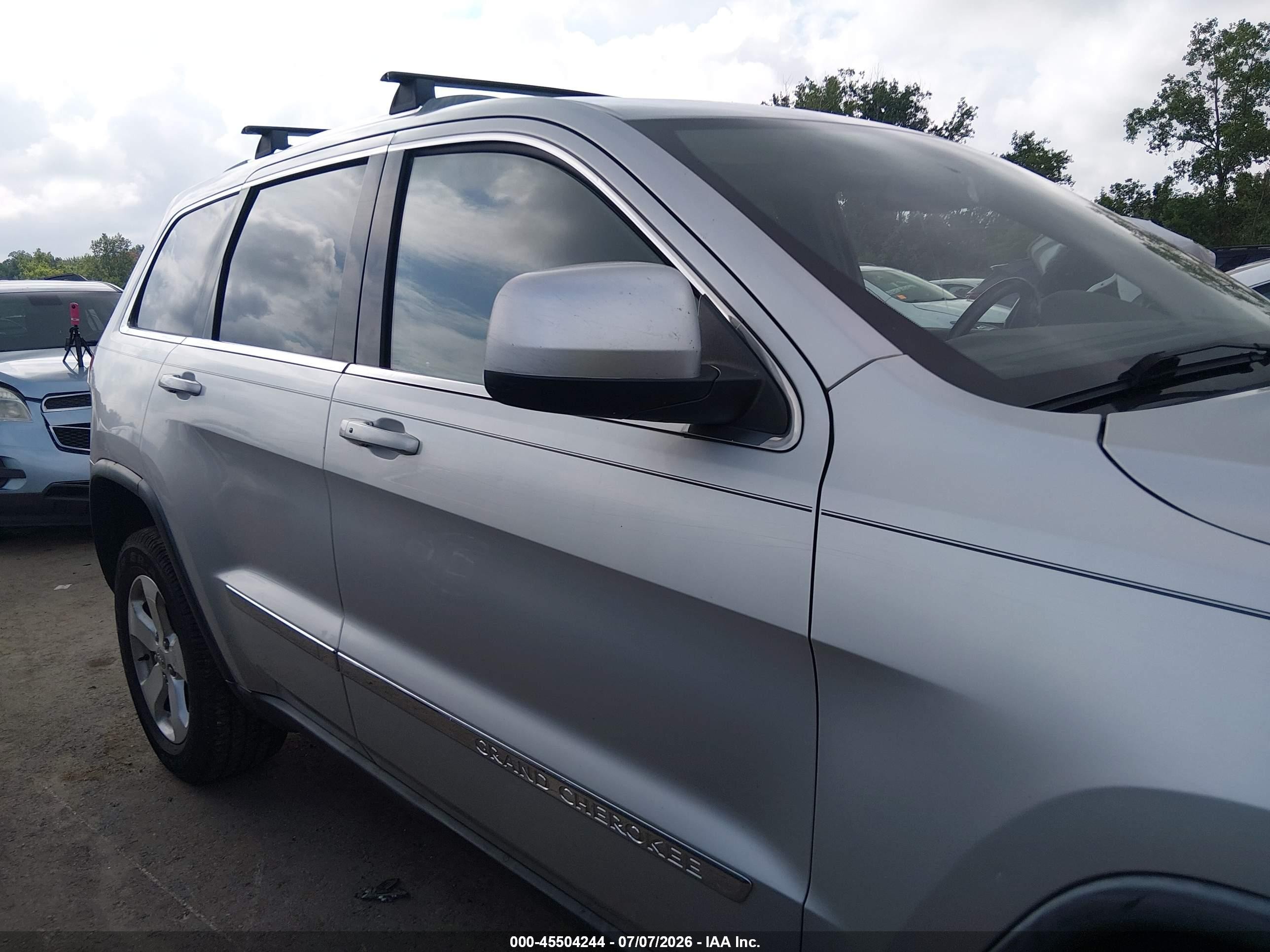 2011 Jeep Grand Cherokee Laredo Silver vin: 1J4RR4GG7BC738784