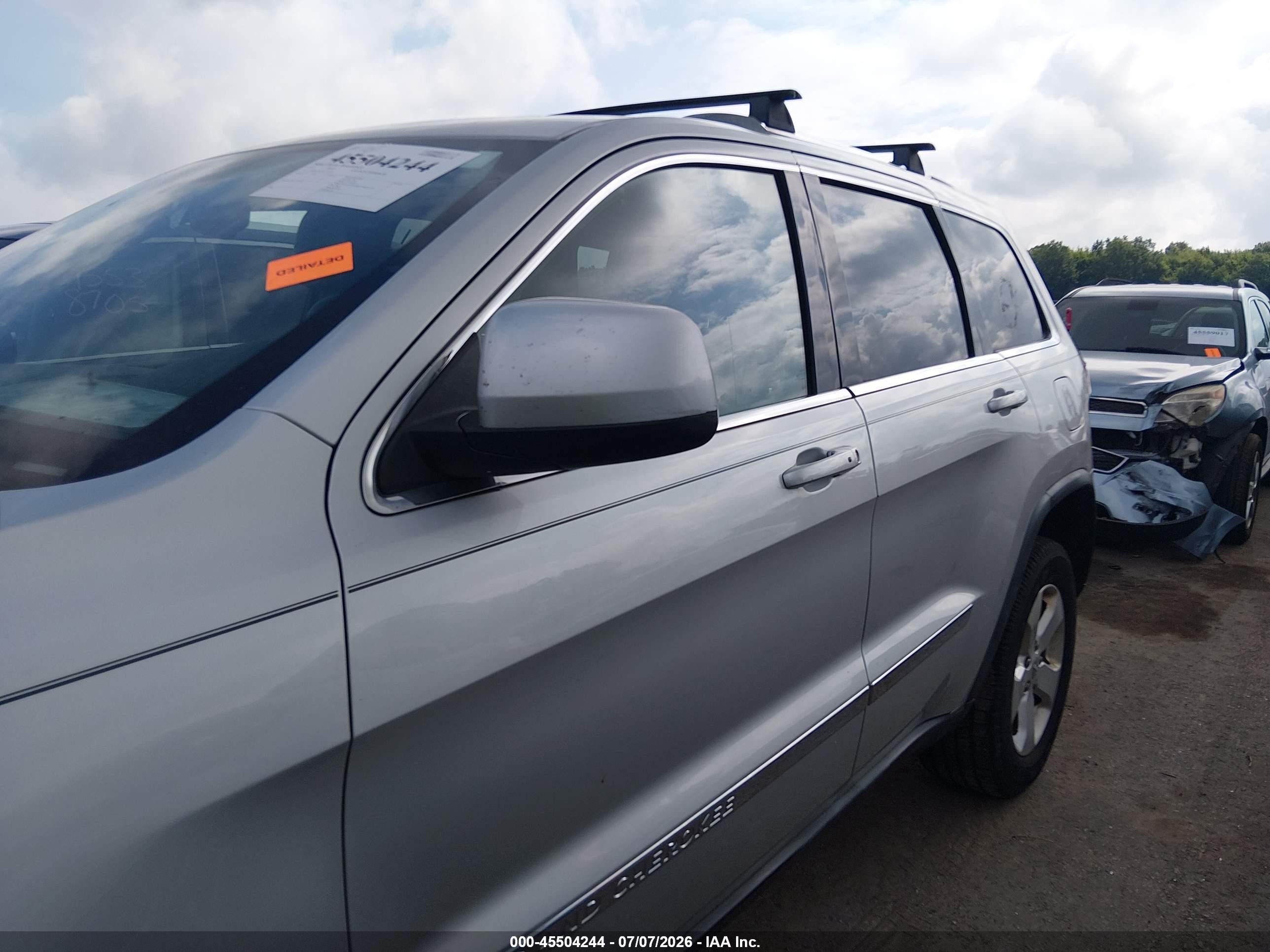 2011 Jeep Grand Cherokee Laredo Silver vin: 1J4RR4GG7BC738784