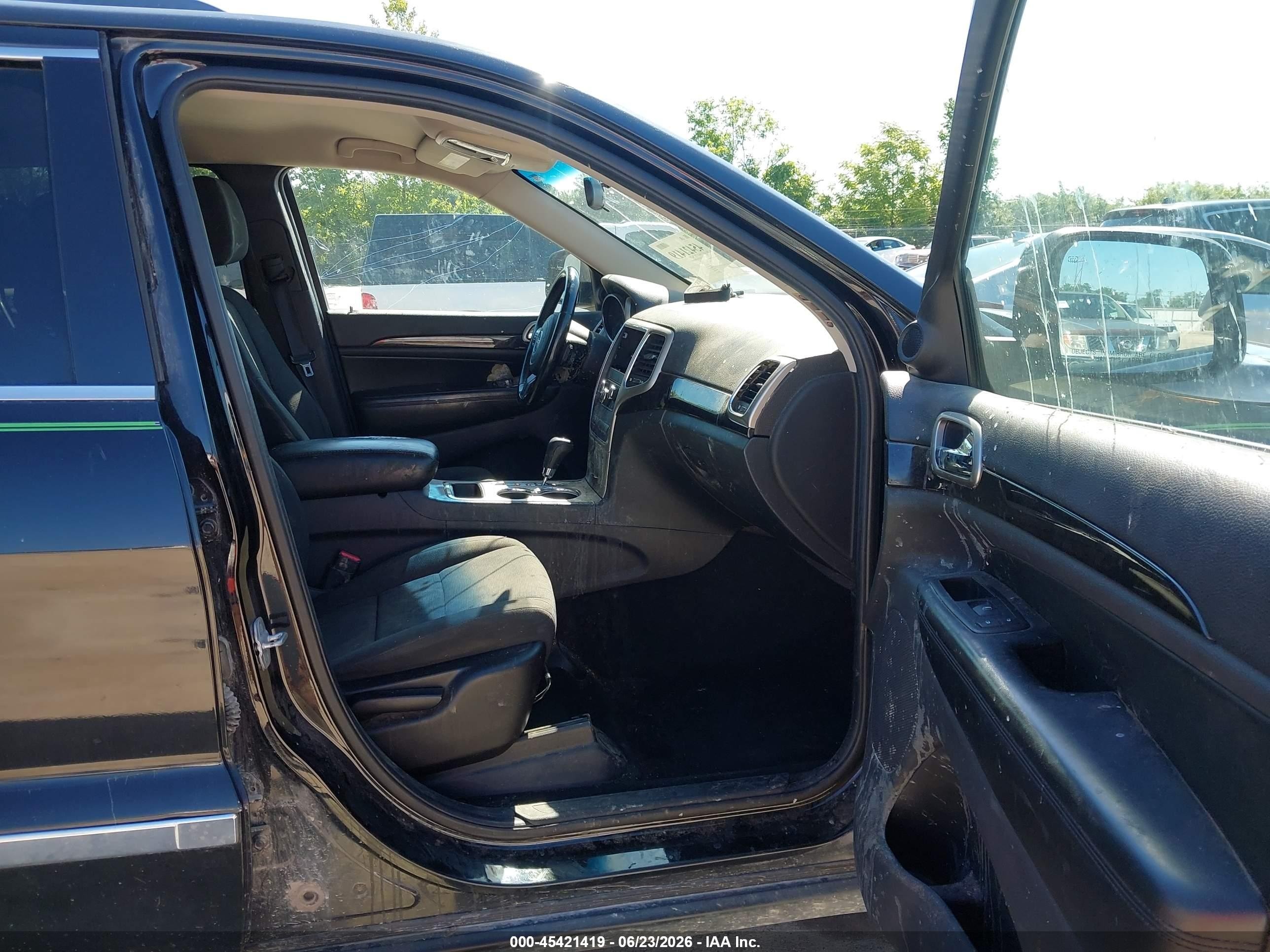 2011 Jeep Grand Cherokee Laredo Black vin: 1J4RR4GG8BC504475
