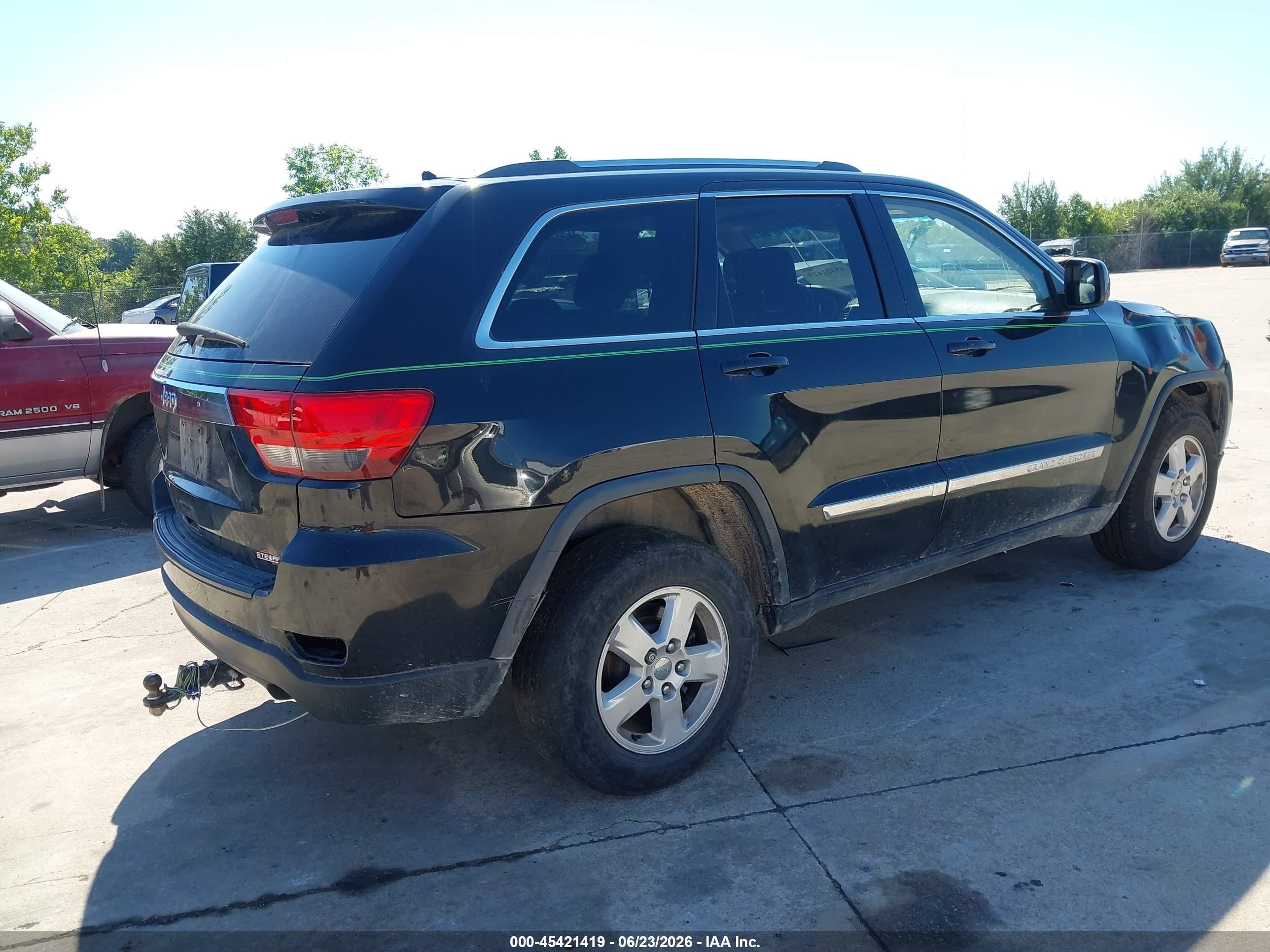 2011 Jeep Grand Cherokee Laredo Black vin: 1J4RR4GG8BC504475