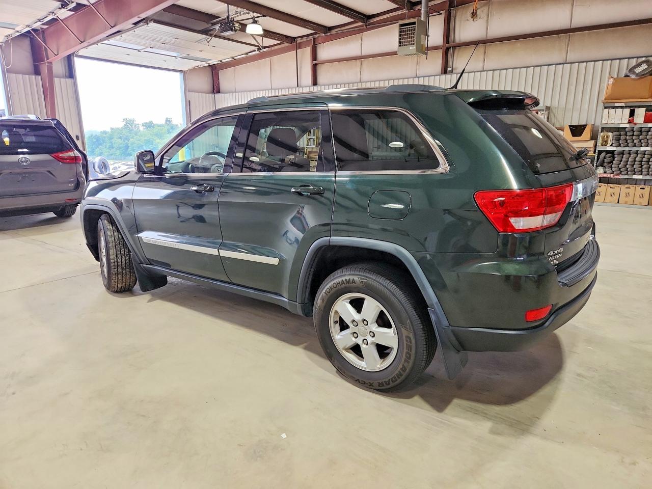 2011 Jeep Grand Cherokee Laredo Green vin: 1J4RR4GG8BC520482