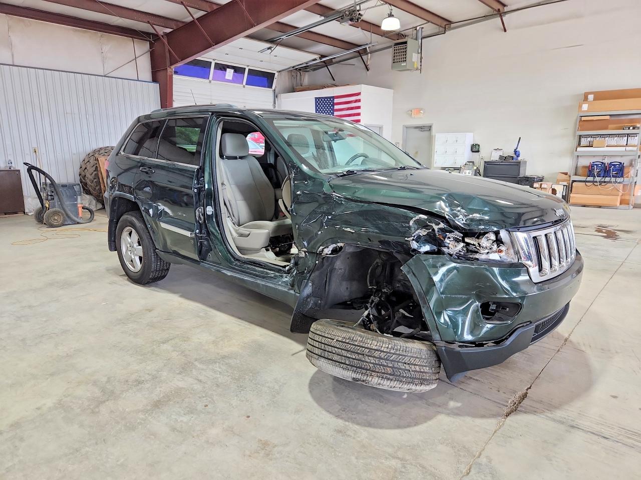 2011 Jeep Grand Cherokee Laredo Green vin: 1J4RR4GG8BC520482