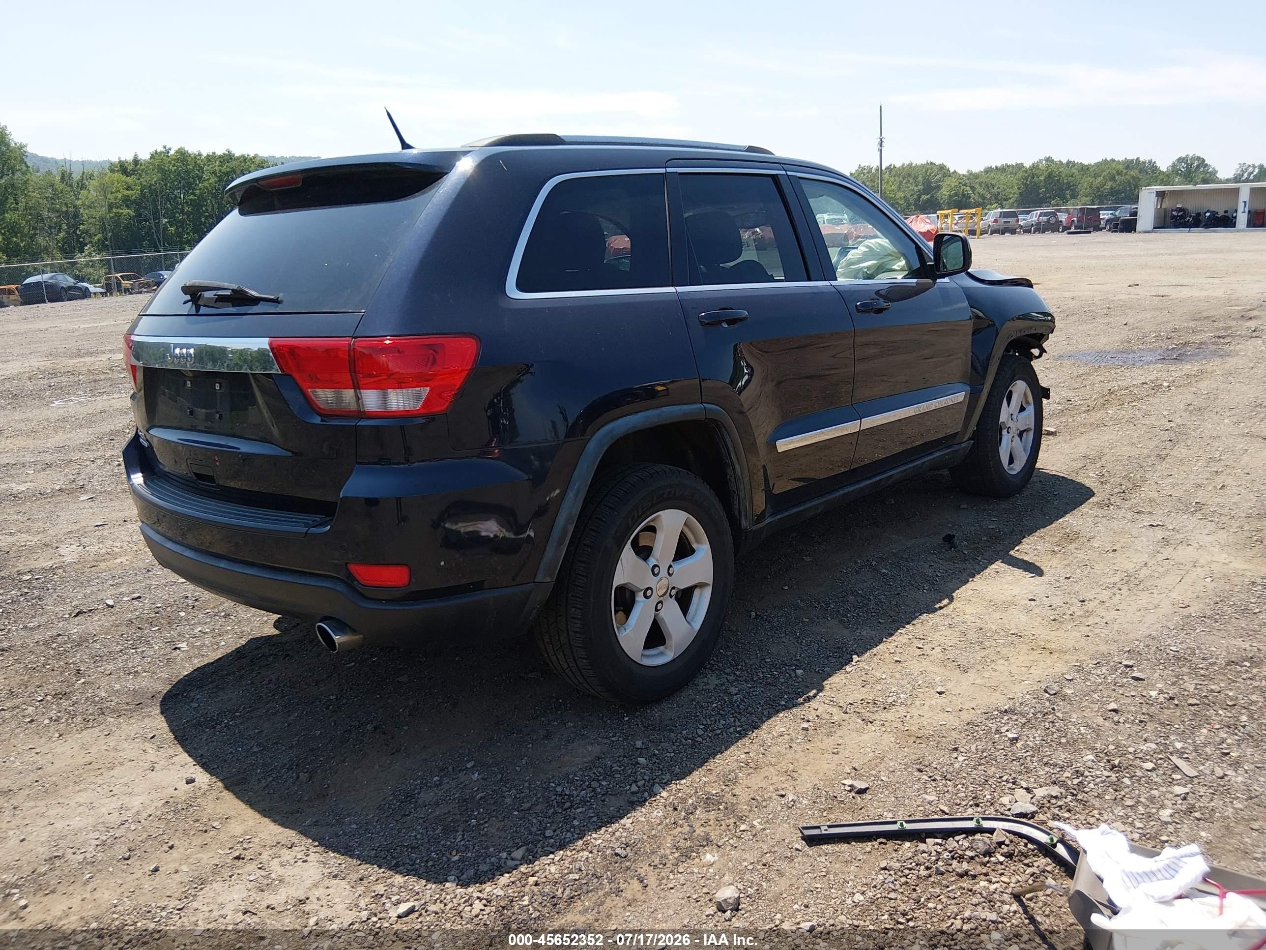 2011 Jeep Grand Cherokee Laredo Black vin: 1J4RR4GG8BC522412