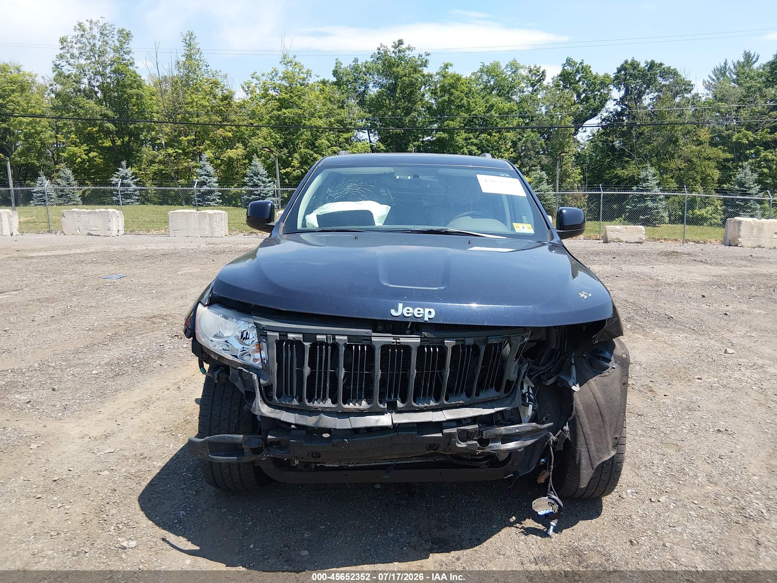 2011 Jeep Grand Cherokee Laredo Black vin: 1J4RR4GG8BC522412