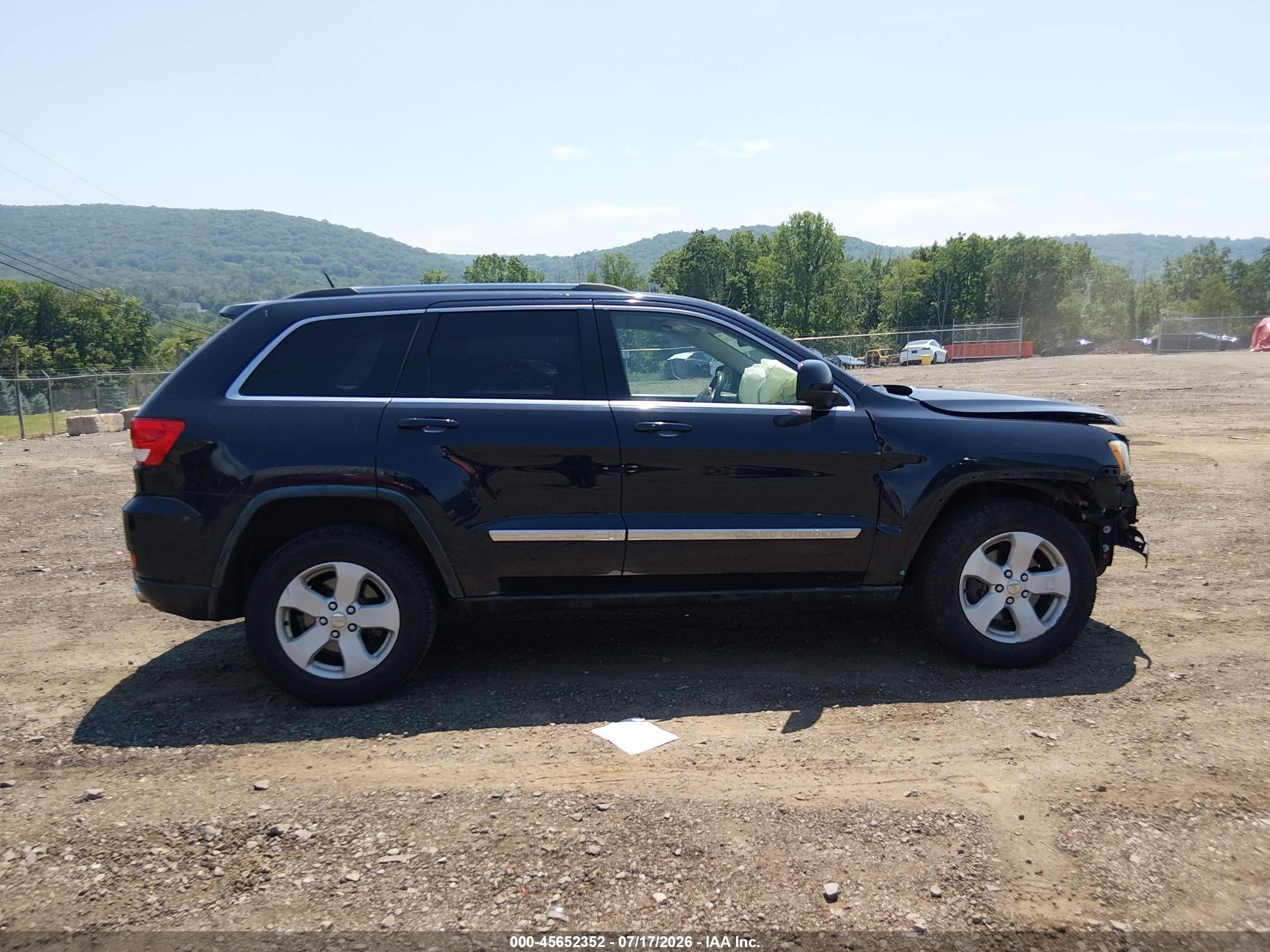 2011 Jeep Grand Cherokee Laredo Black vin: 1J4RR4GG8BC522412
