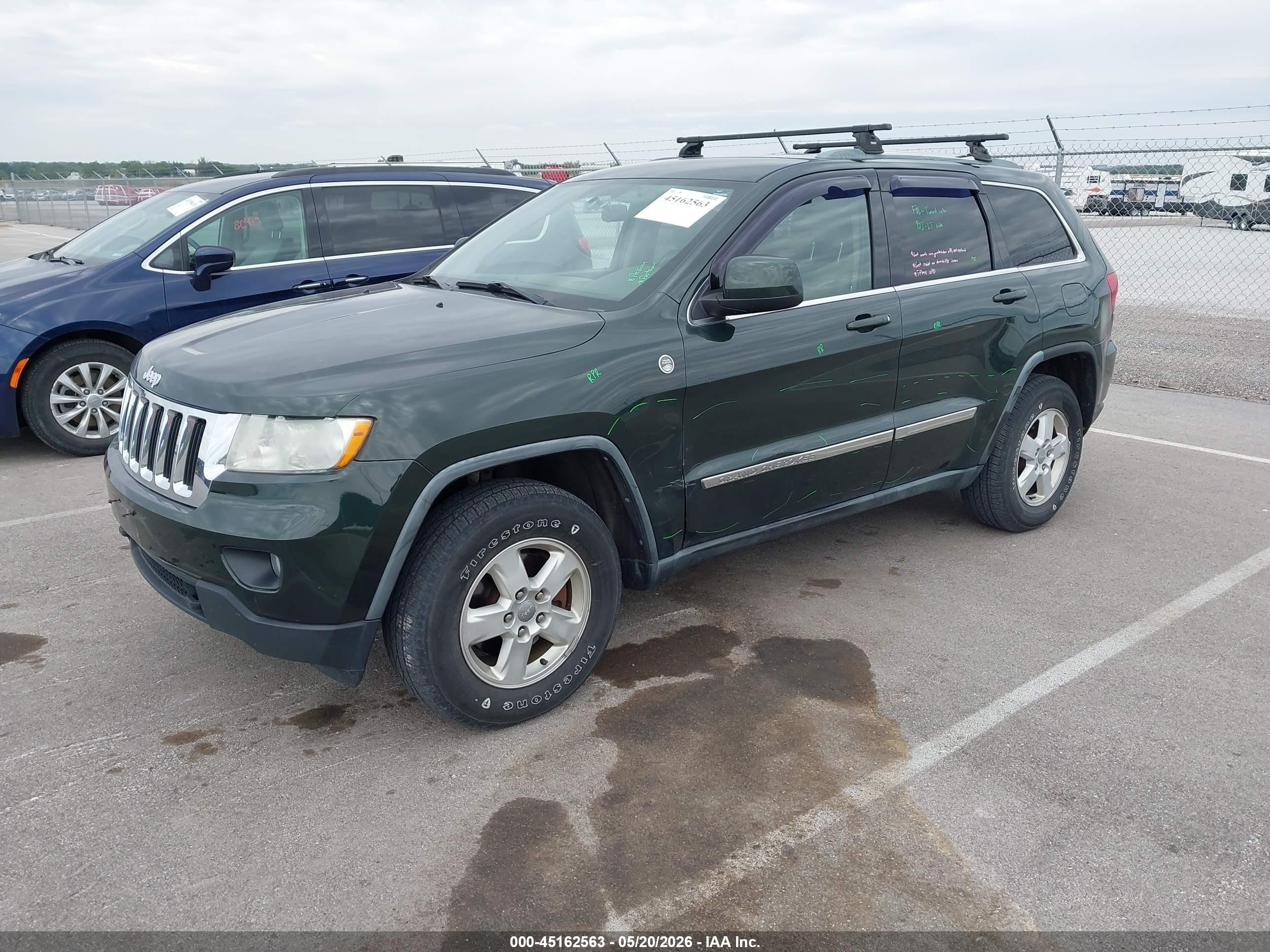 2011 Jeep Grand Cherokee Laredo Зеленый vin: 1J4RR4GG8BC552235