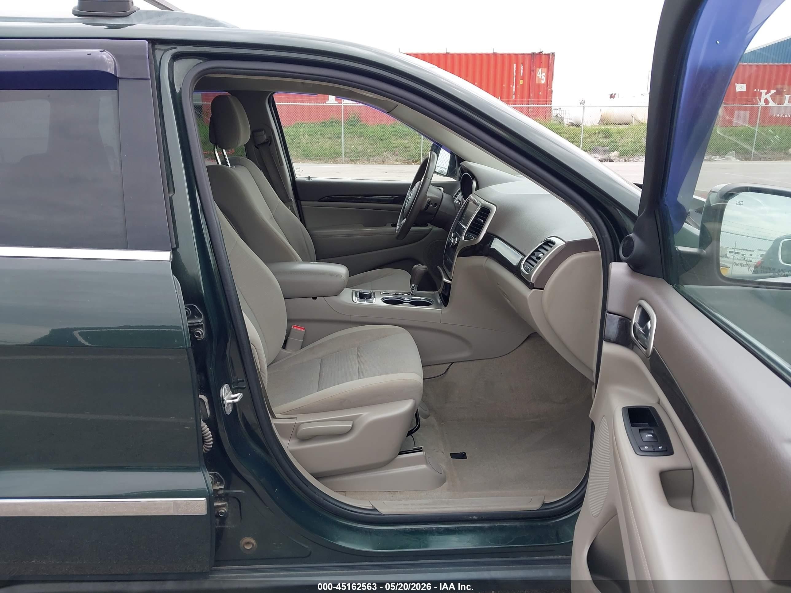 2011 Jeep Grand Cherokee Laredo Зеленый vin: 1J4RR4GG8BC552235