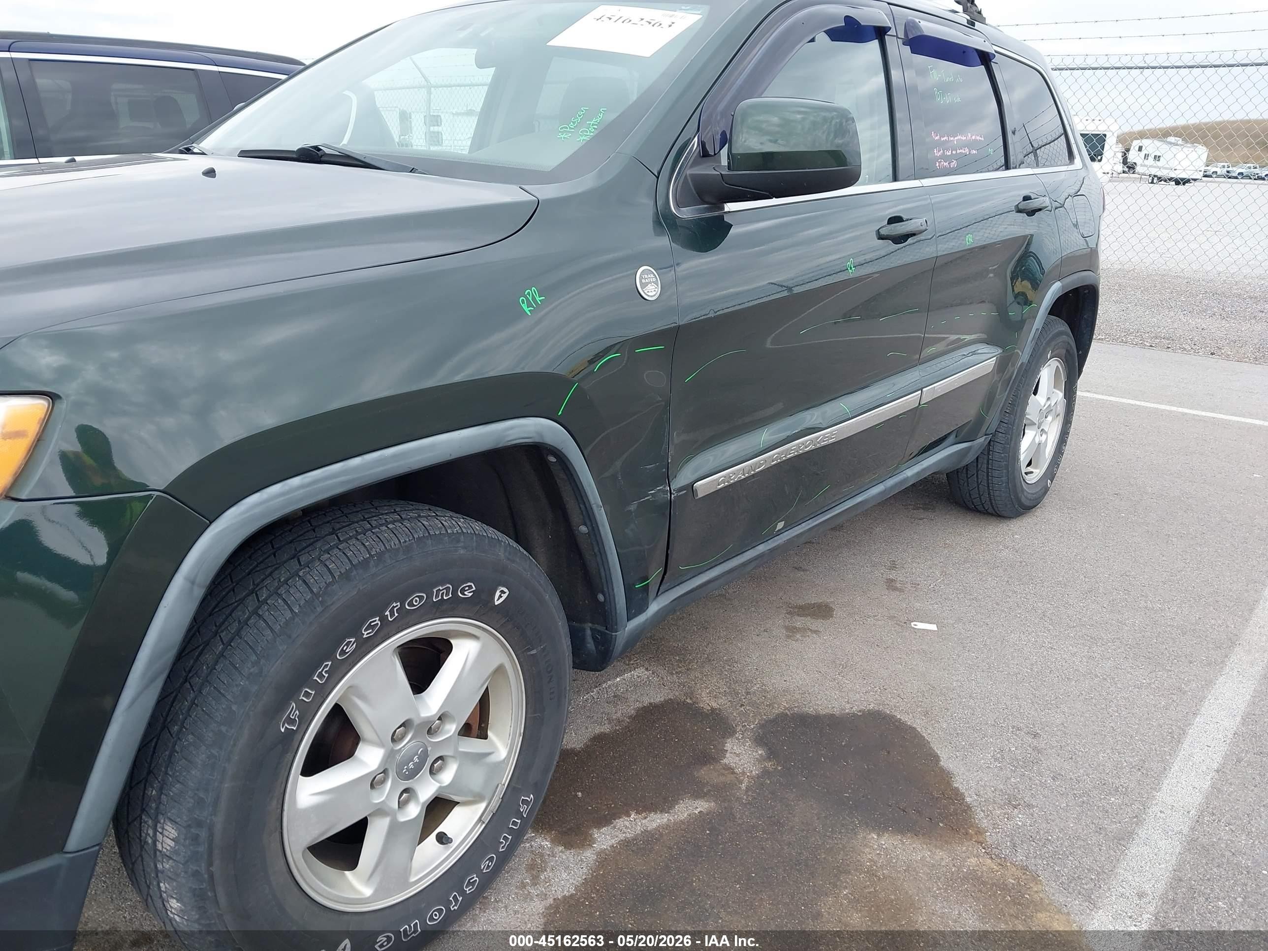 2011 Jeep Grand Cherokee Laredo Зеленый vin: 1J4RR4GG8BC552235