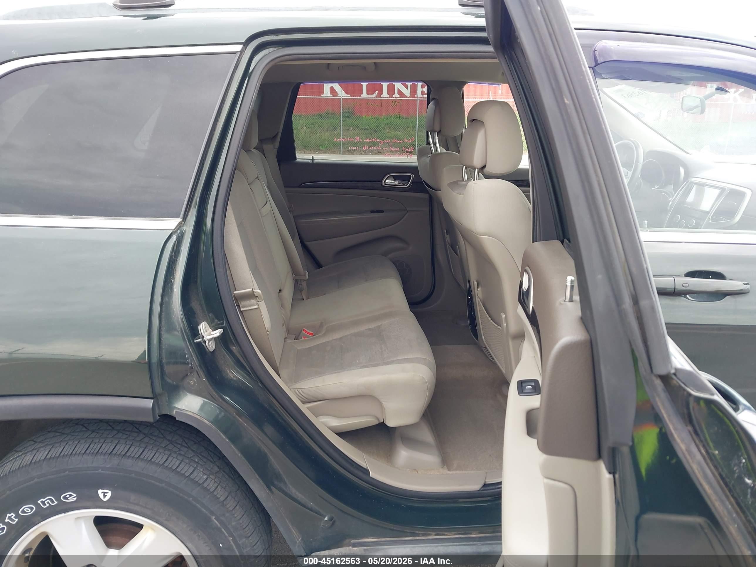 2011 Jeep Grand Cherokee Laredo Зеленый vin: 1J4RR4GG8BC552235