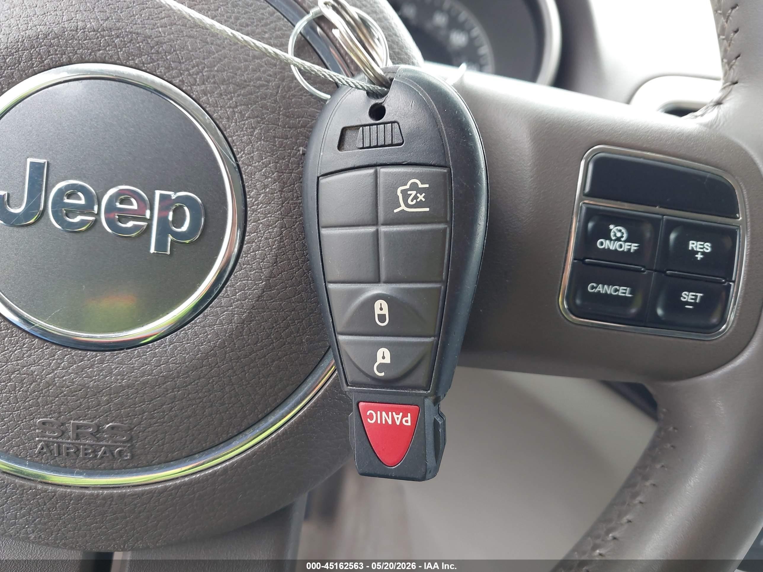 2011 Jeep Grand Cherokee Laredo Зеленый vin: 1J4RR4GG8BC552235