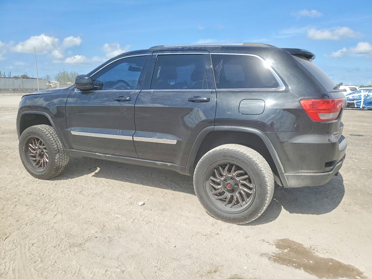 2011 Jeep Grand Cherokee Laredo Черный vin: 1J4RR4GG8BC555538