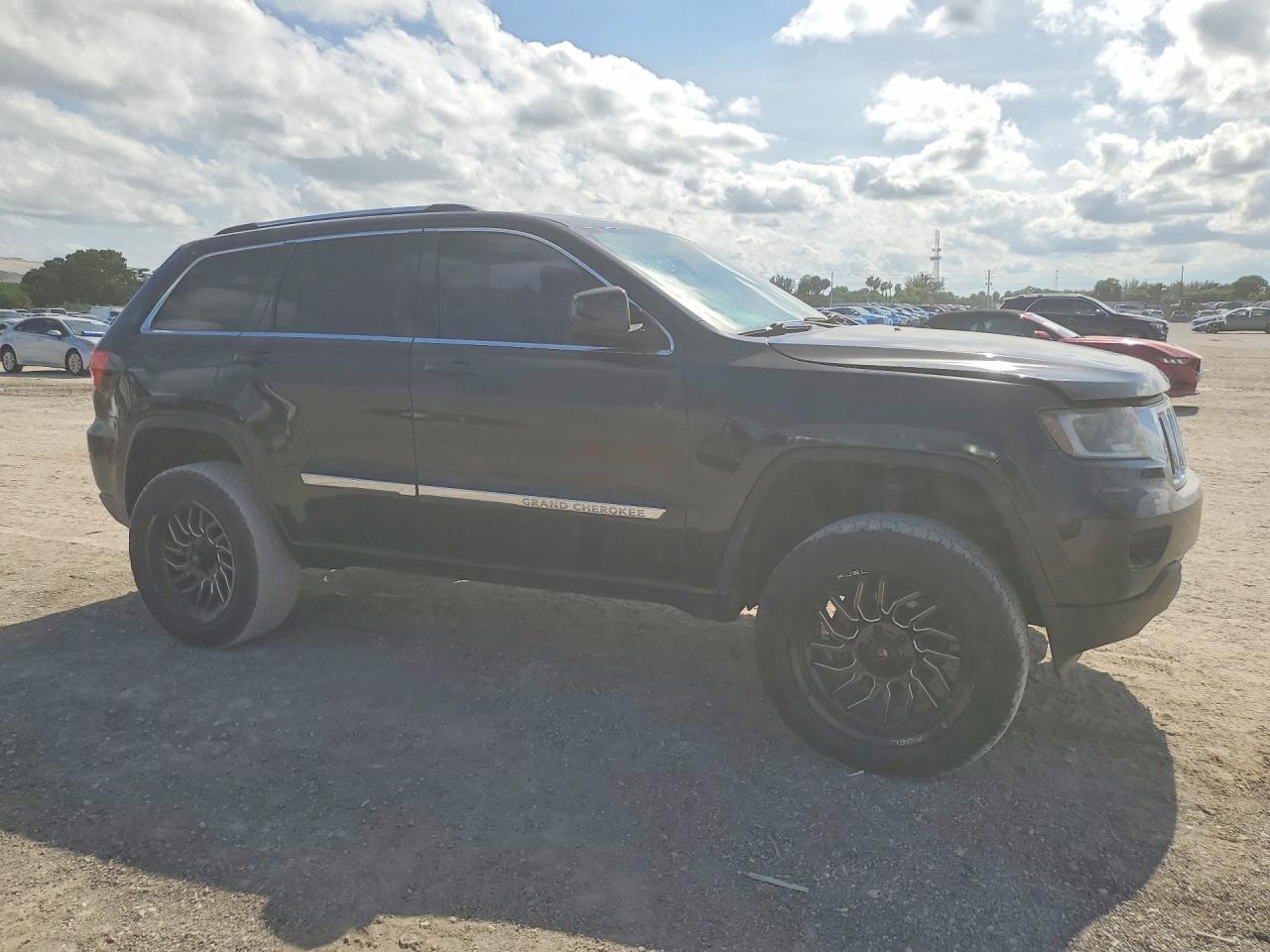 2011 Jeep Grand Cherokee Laredo Черный vin: 1J4RR4GG8BC555538