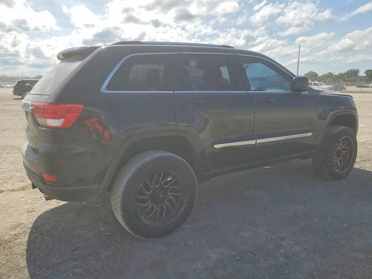 2011 Jeep Grand Cherokee Laredo Черный vin: 1J4RR4GG8BC555538