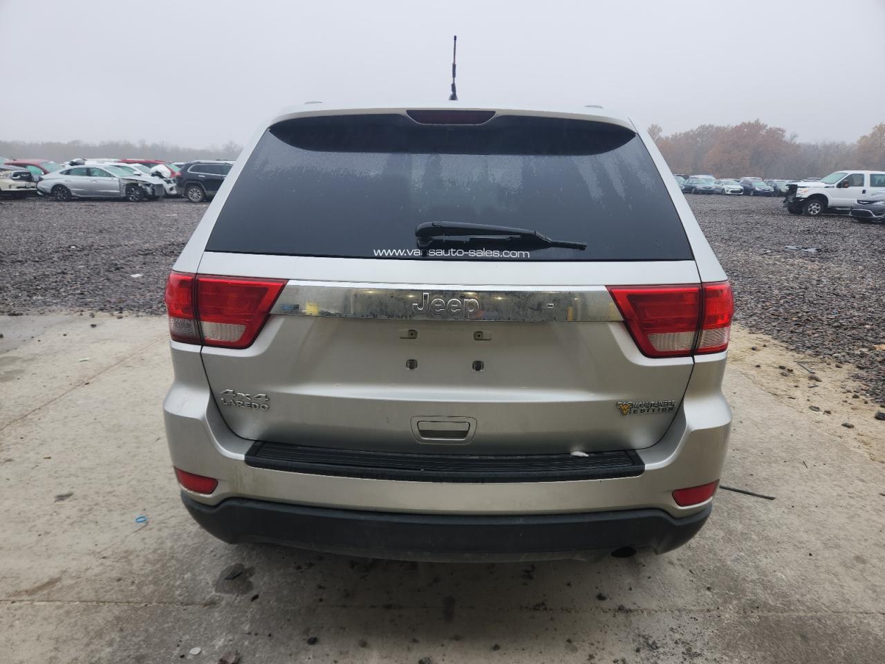 2011 Jeep Grand Cherokee Laredo Silver vin: 1J4RR4GG8BC572002