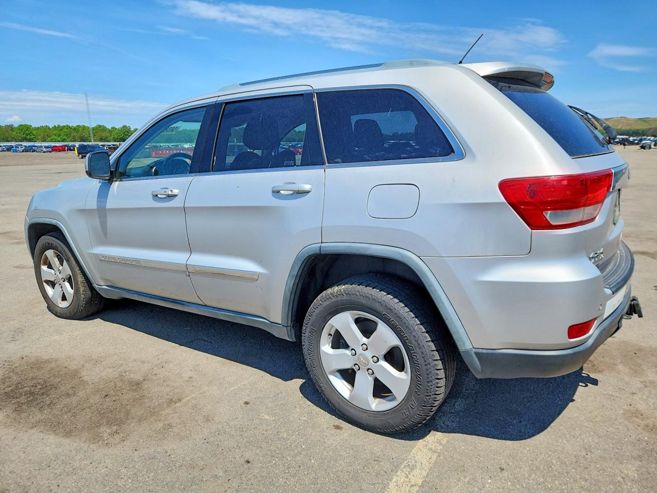 2011 Jeep Grand Cherokee Silver vin: 1J4RR4GG8BC587938