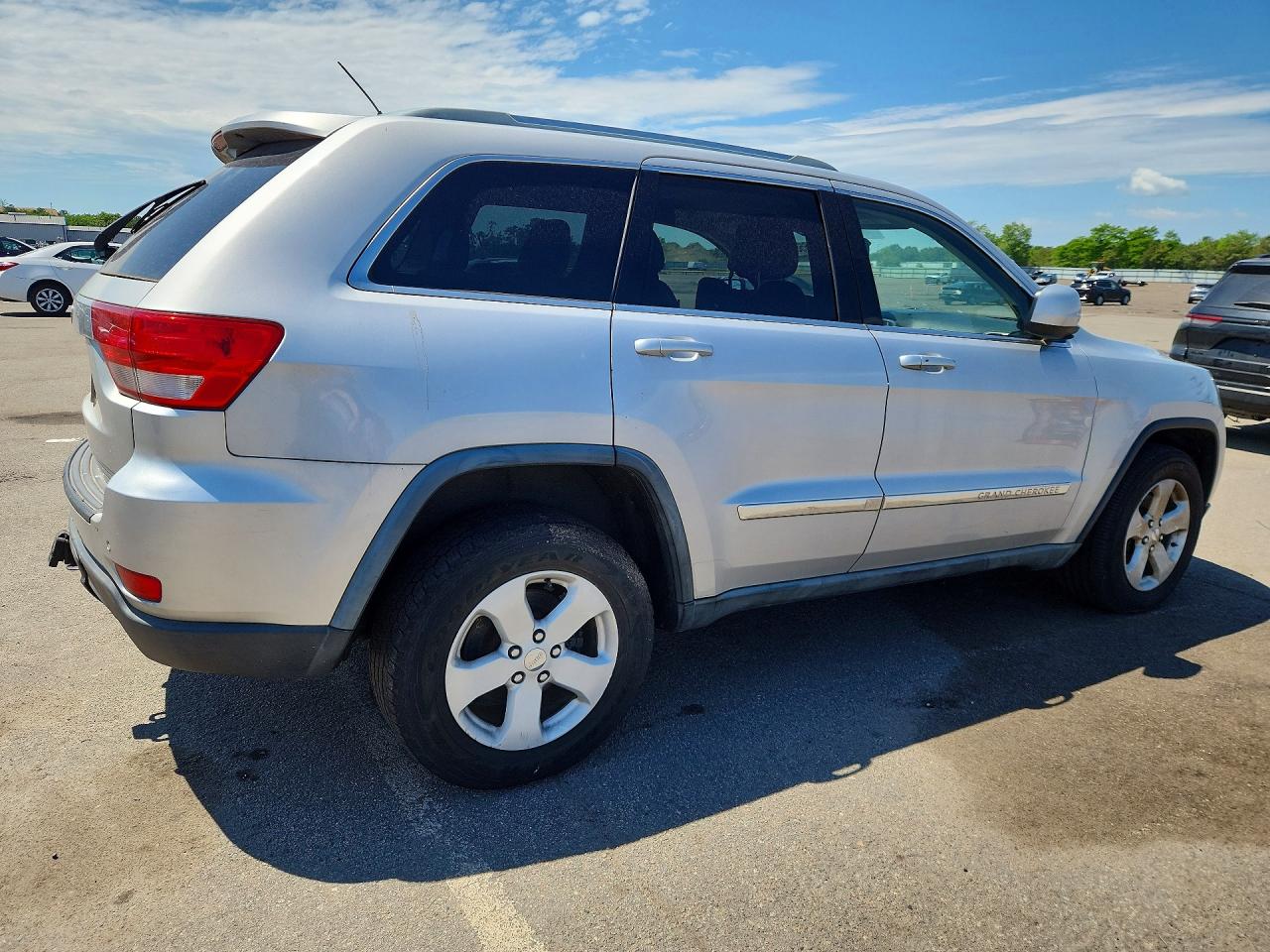 2011 Jeep Grand Cherokee Silver vin: 1J4RR4GG8BC587938